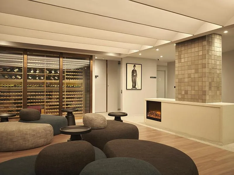 Communal lounge/ TV room in Red Dot Hotel