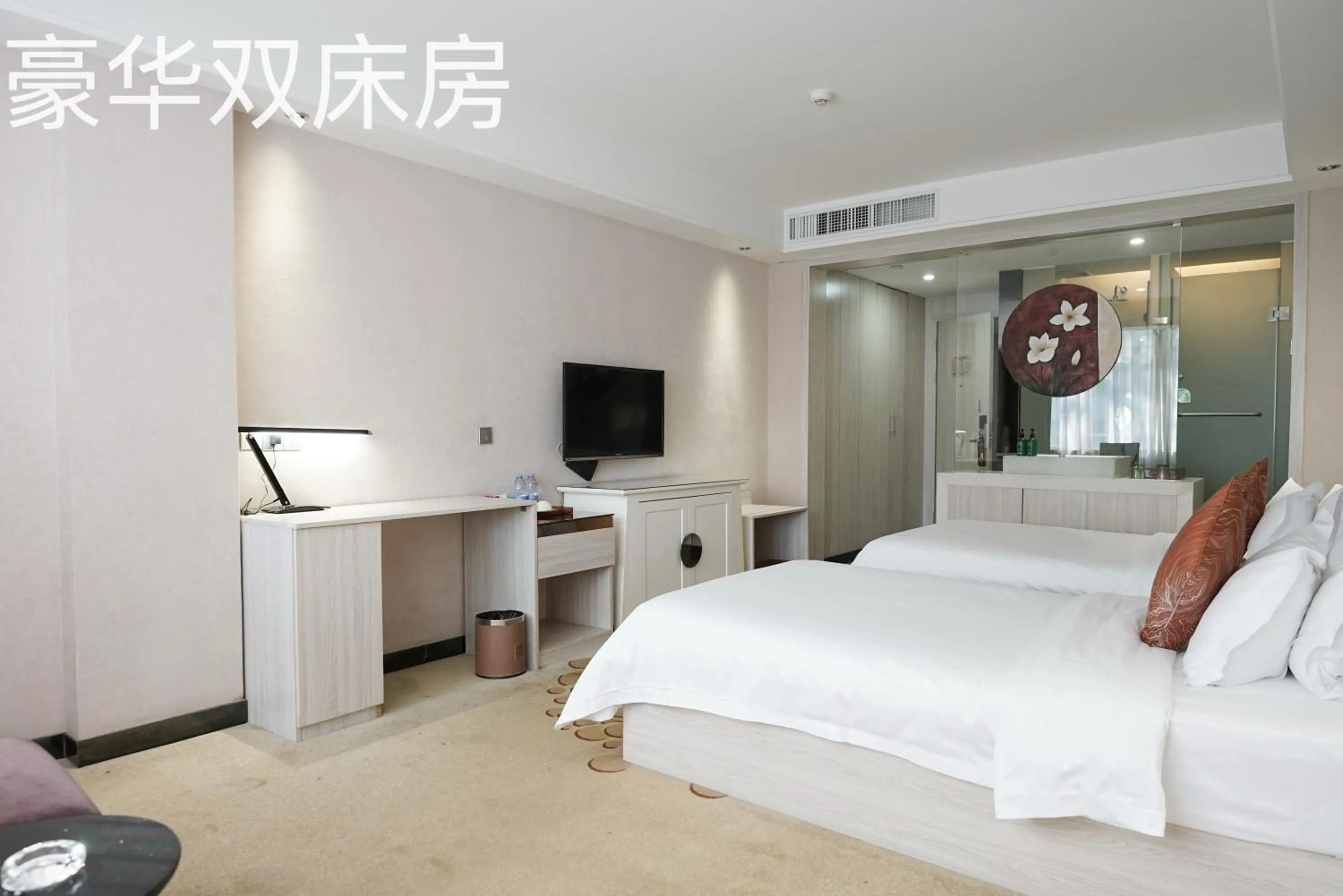 Bed in Paco Hotel Tianhe Coach Terminal Metro Satation Guangzhou-Free Shuttle Bus for Canton Fair