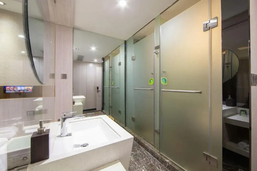 Superior Queen Room in Paco Hotel Tianhe Coach Terminal Metro Satation Guangzhou-Free Shuttle Bus for Canton Fair Superior Queen Room in Paco Hotel Tianhe Coach Terminal Metro Satation Guangzhou-Free Shuttle Bus for Canton Fair