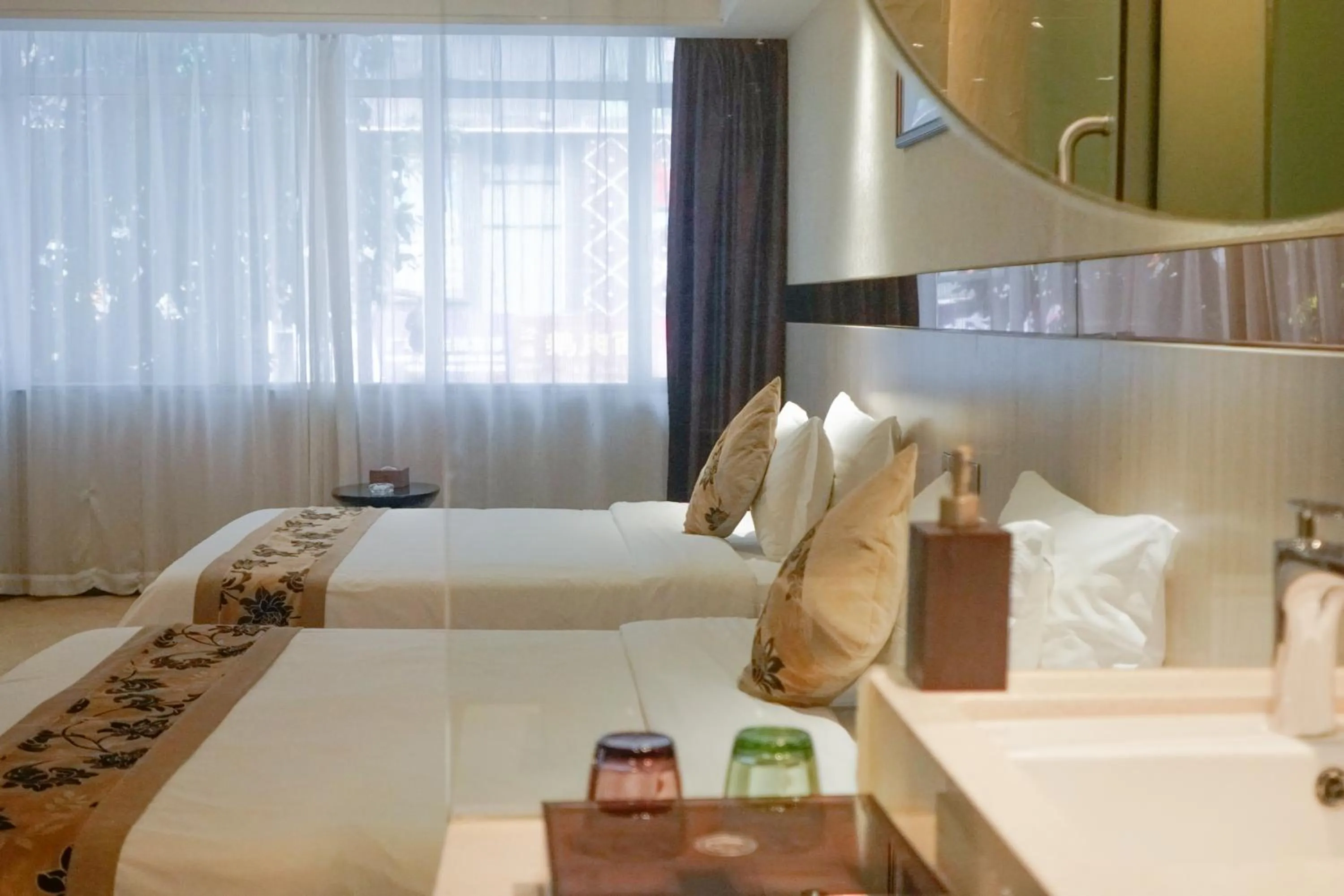 Bed in Paco Hotel Tianhe Coach Terminal Metro Satation Guangzhou-Free Shuttle Bus for Canton Fair