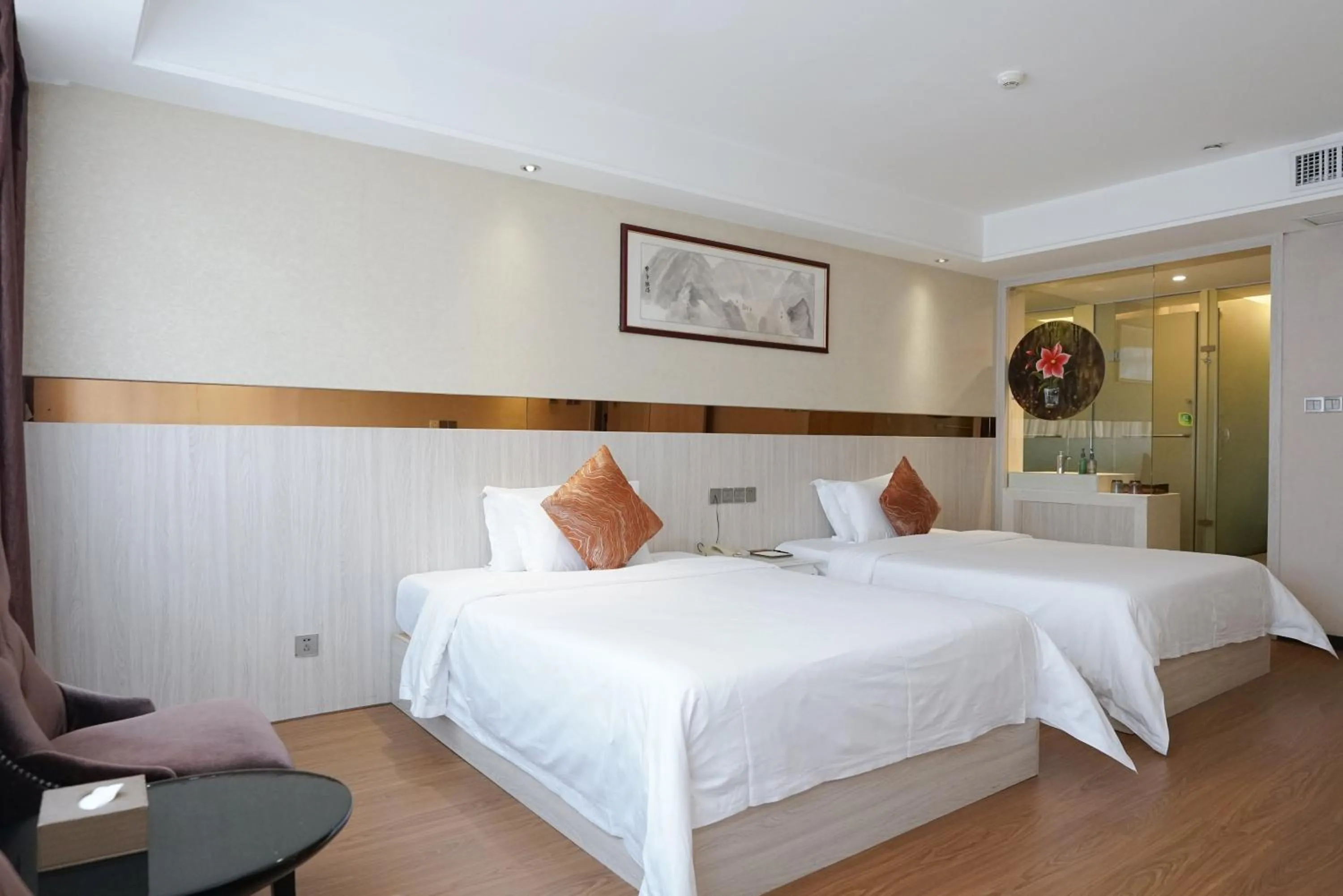 Bed in Paco Hotel Tianhe Coach Terminal Metro Satation Guangzhou-Free Shuttle Bus for Canton Fair