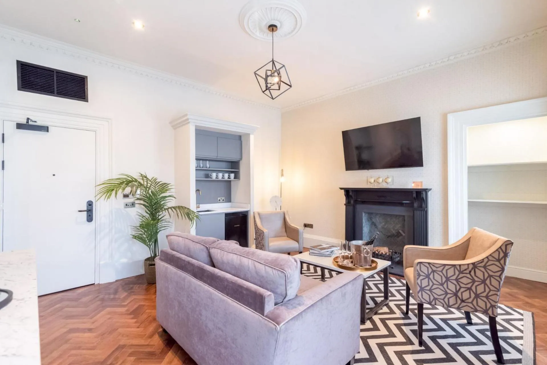 TV and multimedia in King Street Aparthotel