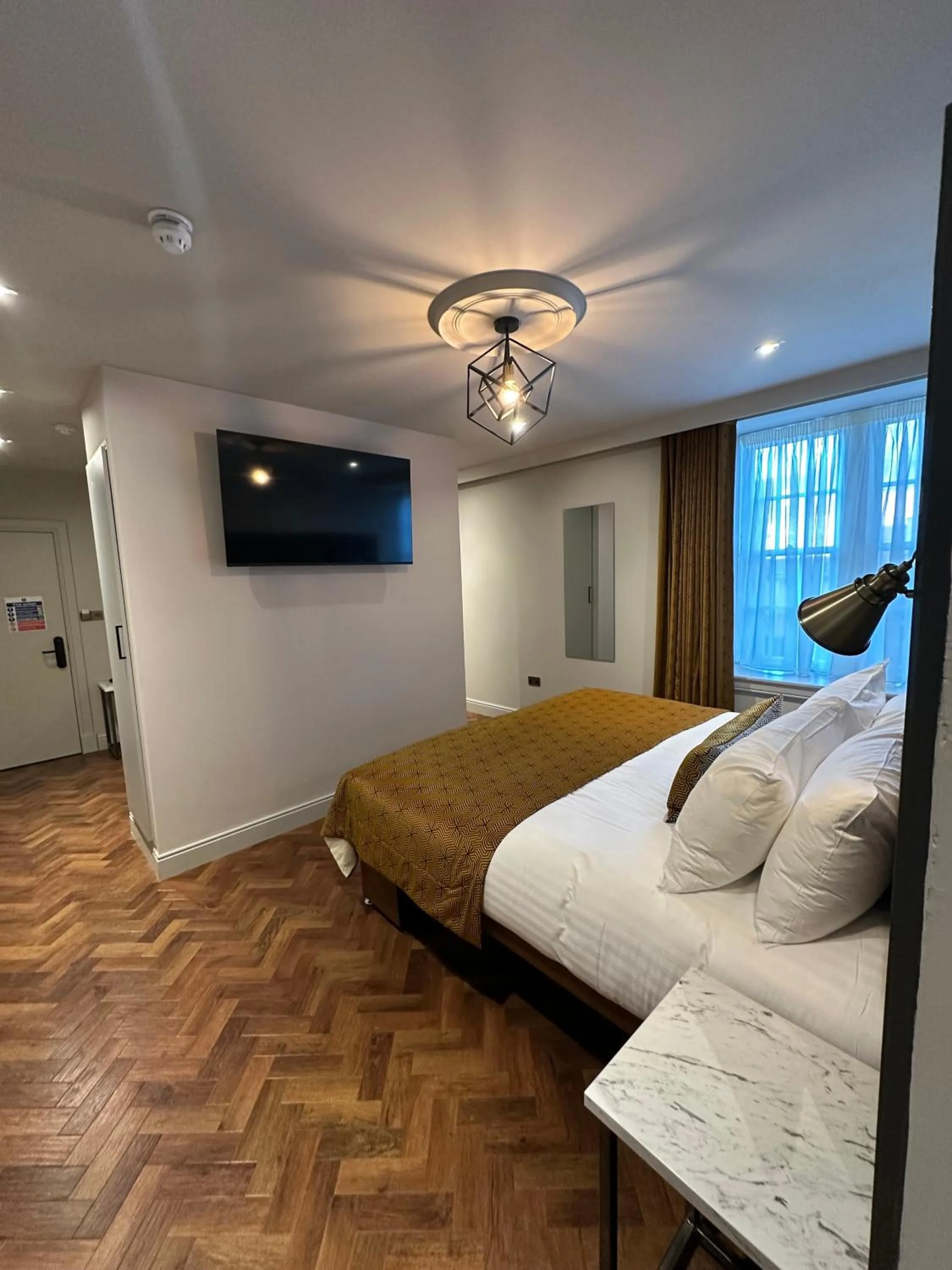 Bed in King Street Aparthotel