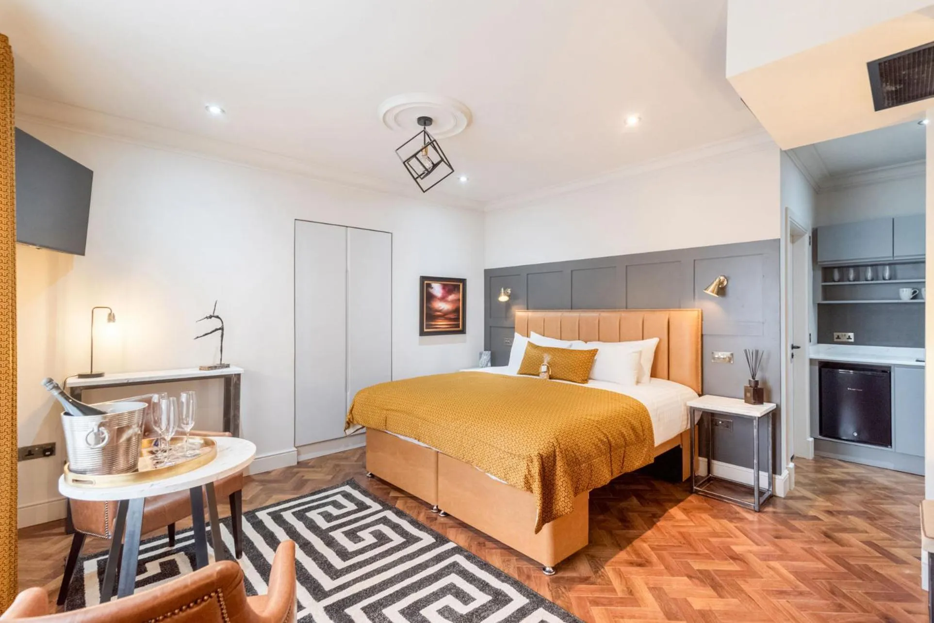 Bed in King Street Aparthotel