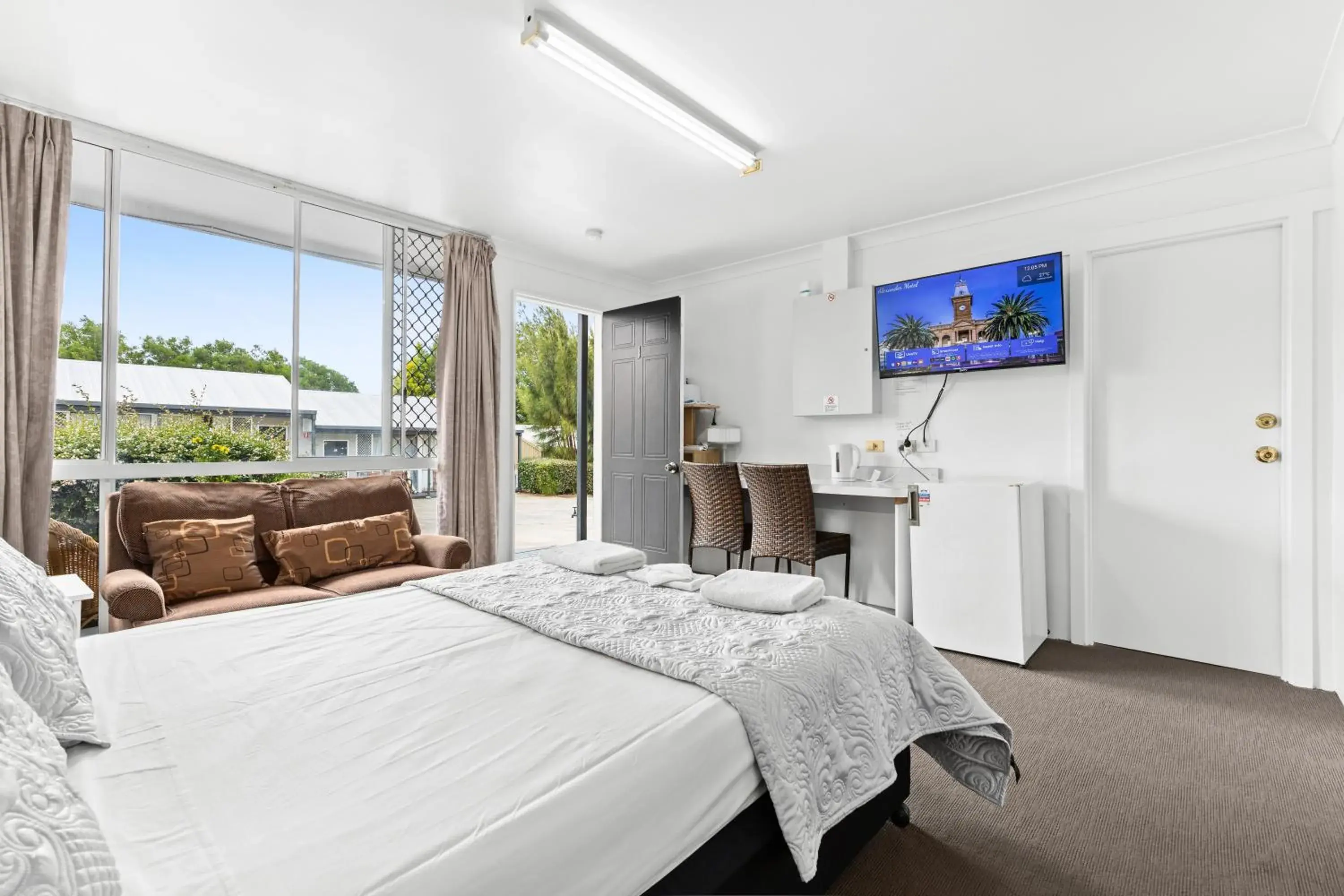 Queen Room in Alexander Motel Queen Room in Alexander Motel