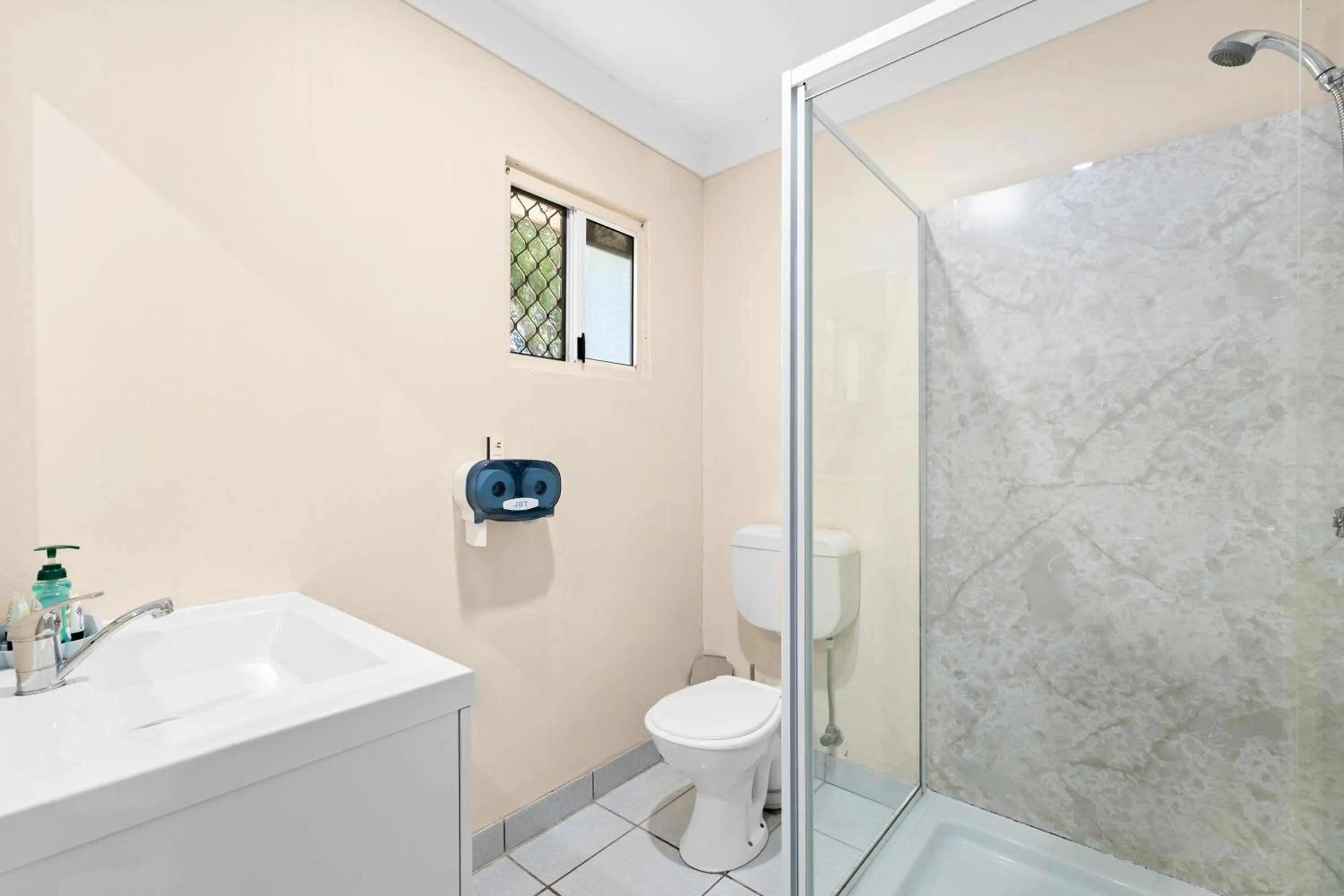 Shower in Alexander Motel