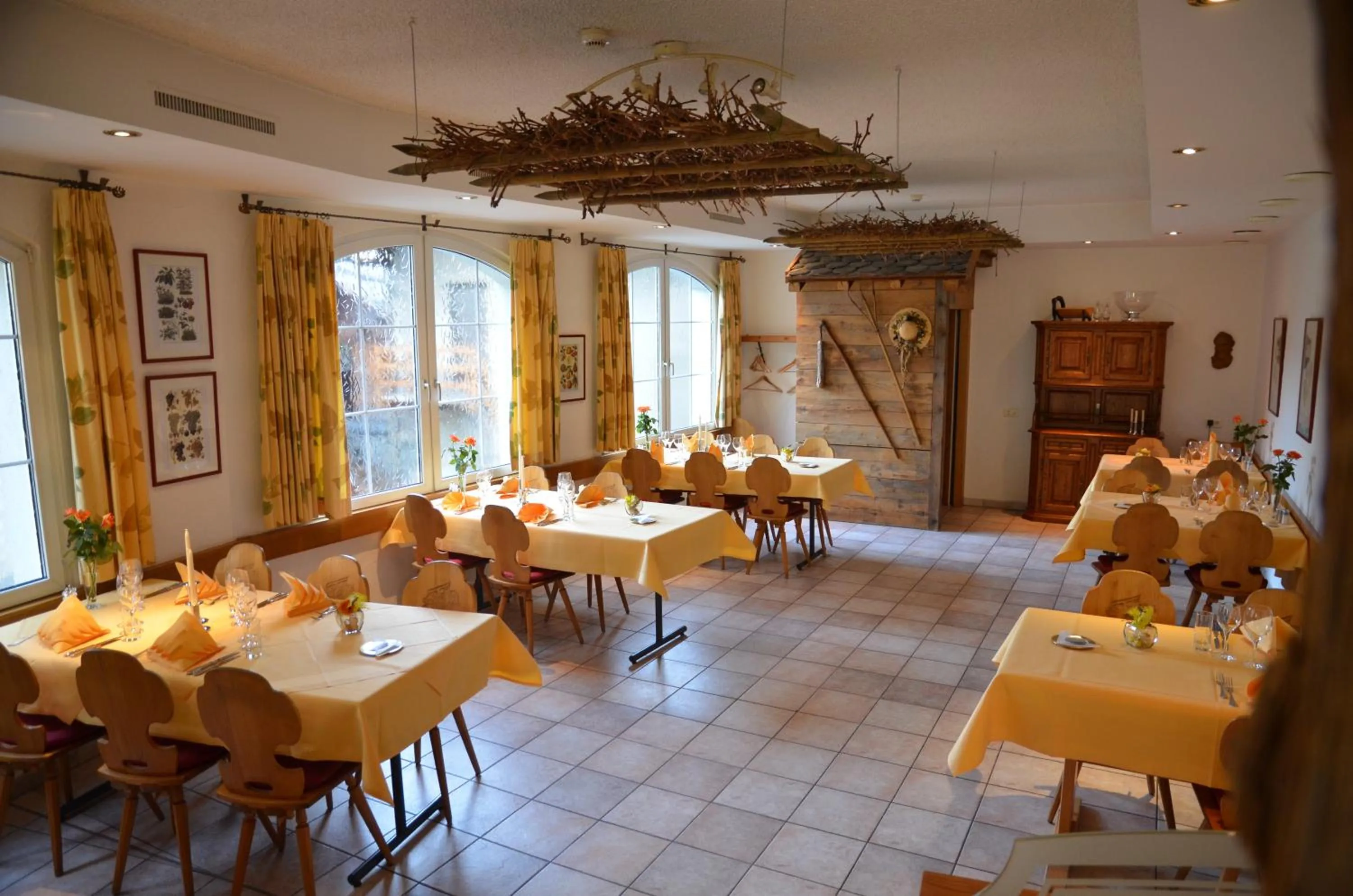 Restaurant/places to eat in Hotel Arkanum