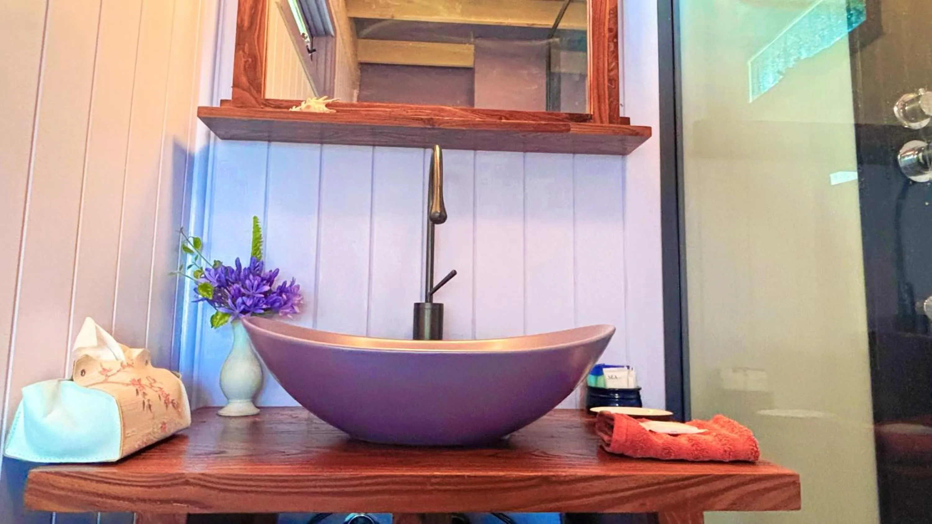 Bathroom in The Goat and Goose Bed & Breakfast