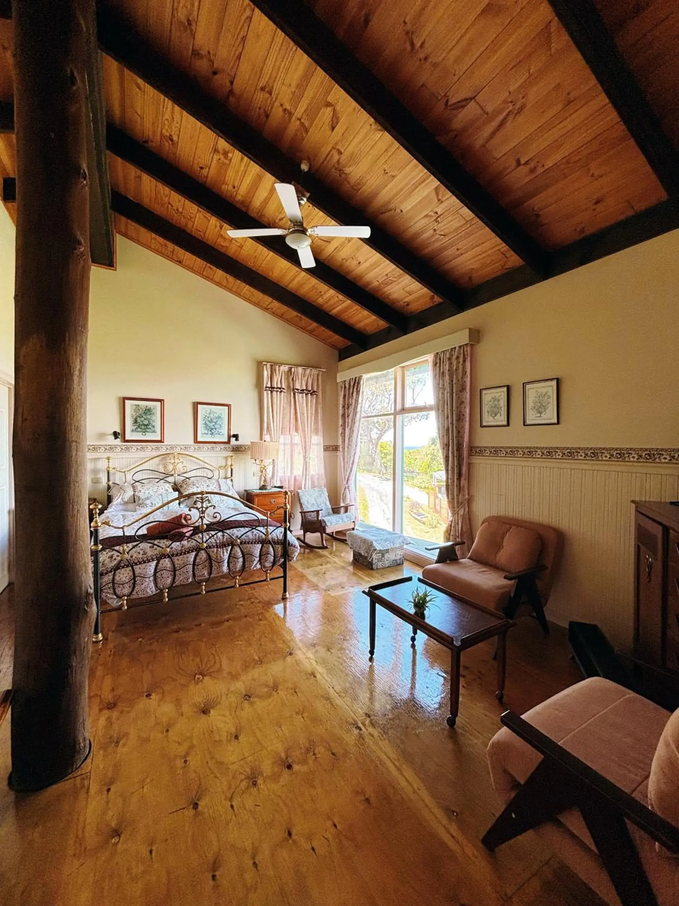 King Room with Spa Bath in The Goat and Goose Bed & Breakfast King Room with Spa Bath in The Goat and Goose Bed & Breakfast