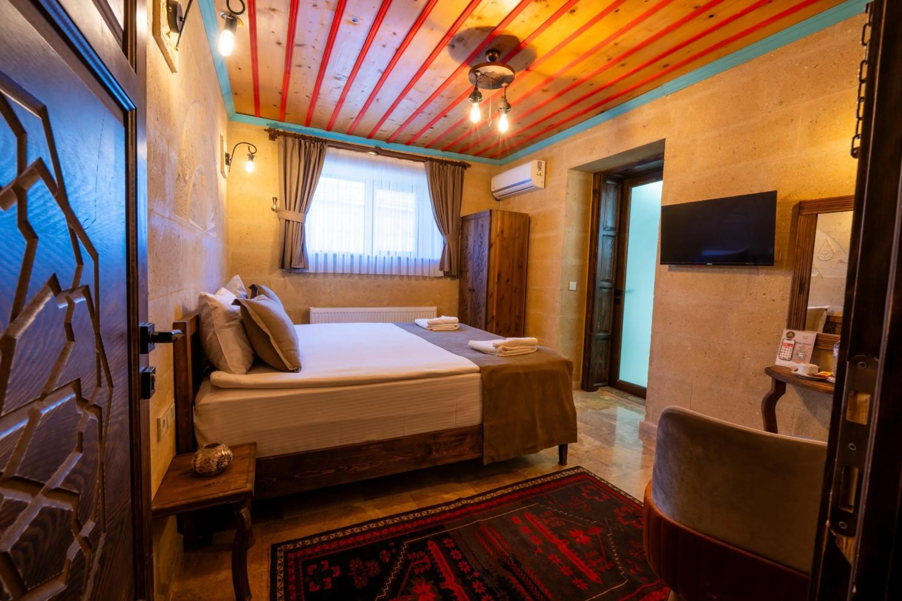 TV and multimedia, Bed in Rustic Caves