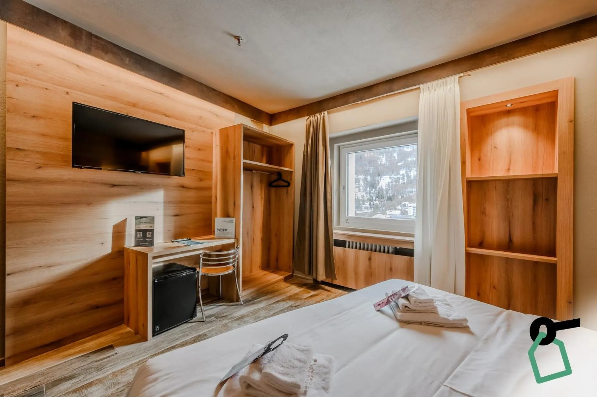 Photo of the whole room, Bed in Hotiday Sauze Torre