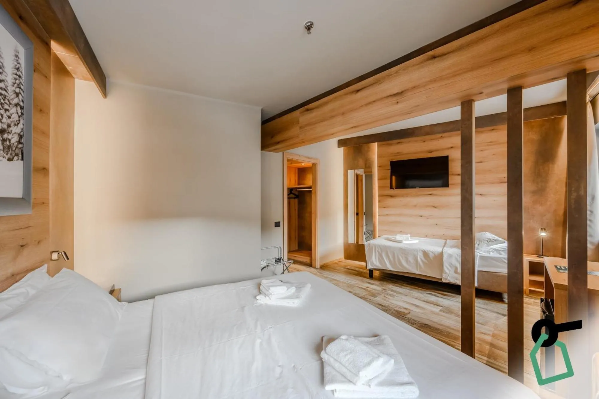 Photo of the whole room, Bed in Hotiday Sauze Torre