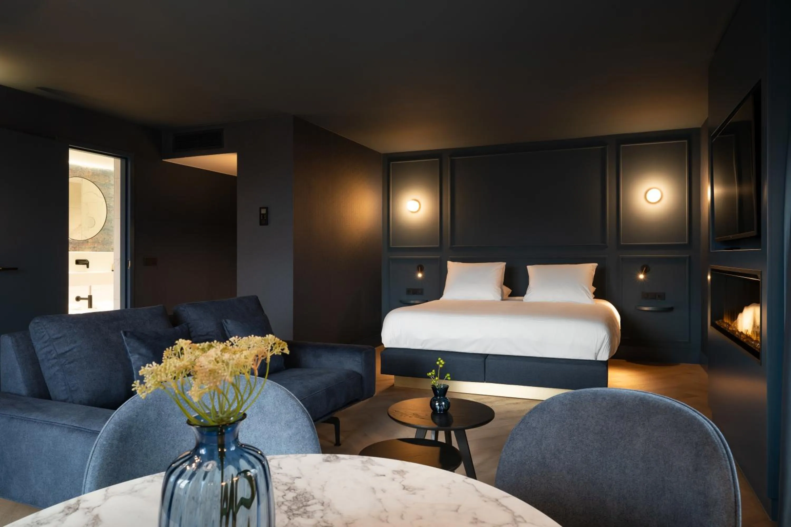 Bed in Van der Valk TheaterHotel De Oranjerie