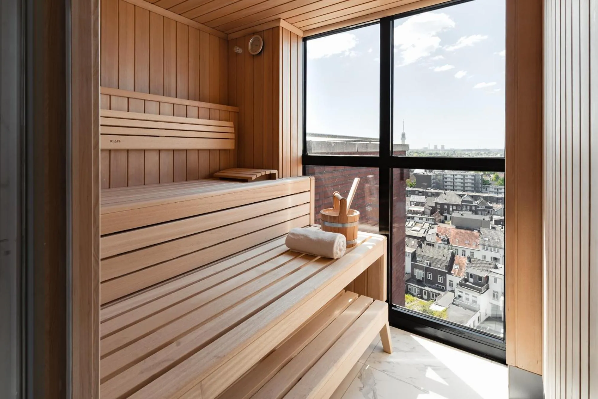 Sauna, Bed in Van der Valk TheaterHotel De Oranjerie