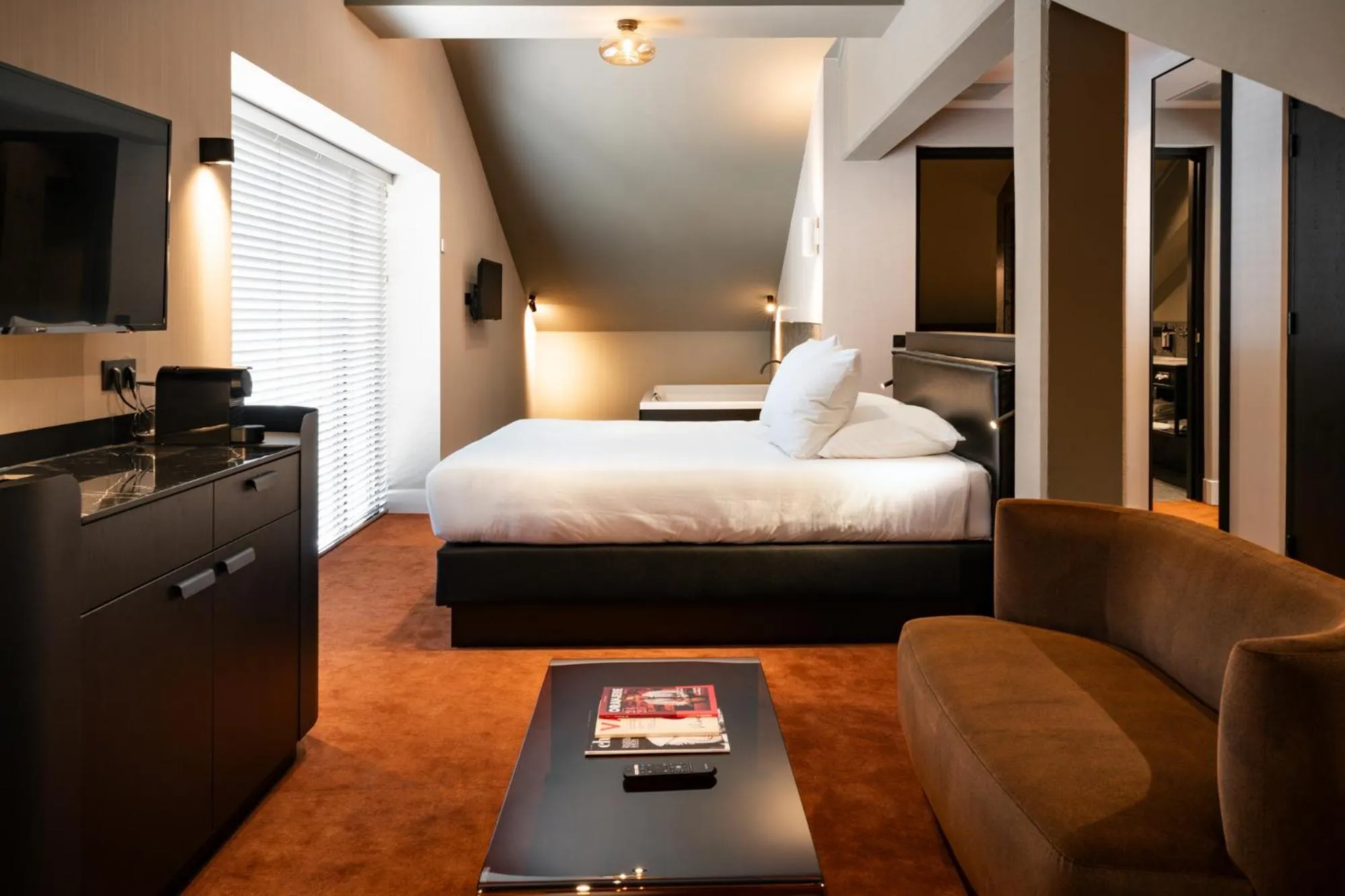 Bedroom, Bed in Van der Valk TheaterHotel De Oranjerie