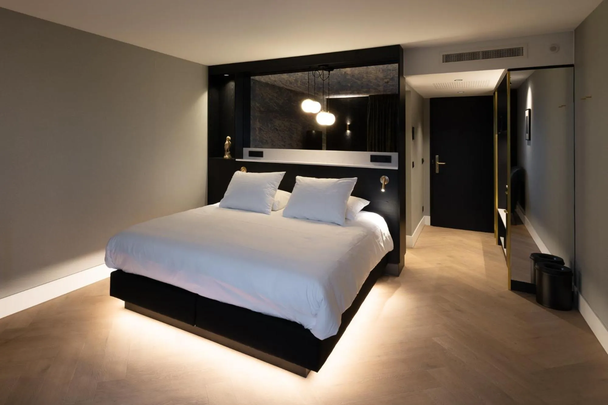 Bed in Van der Valk TheaterHotel De Oranjerie
