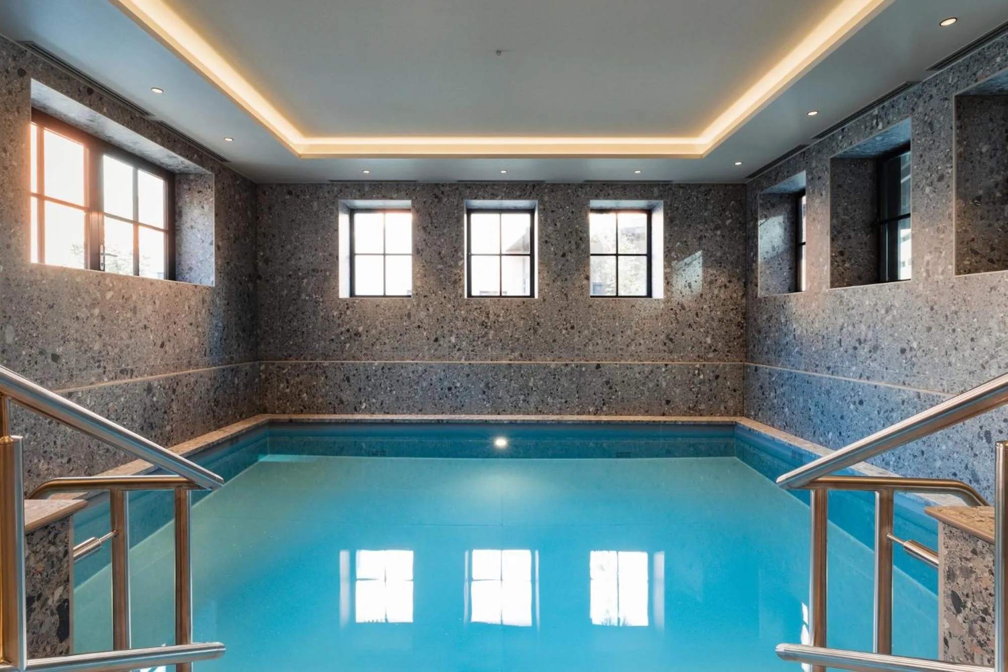 Swimming pool in Van der Valk TheaterHotel De Oranjerie