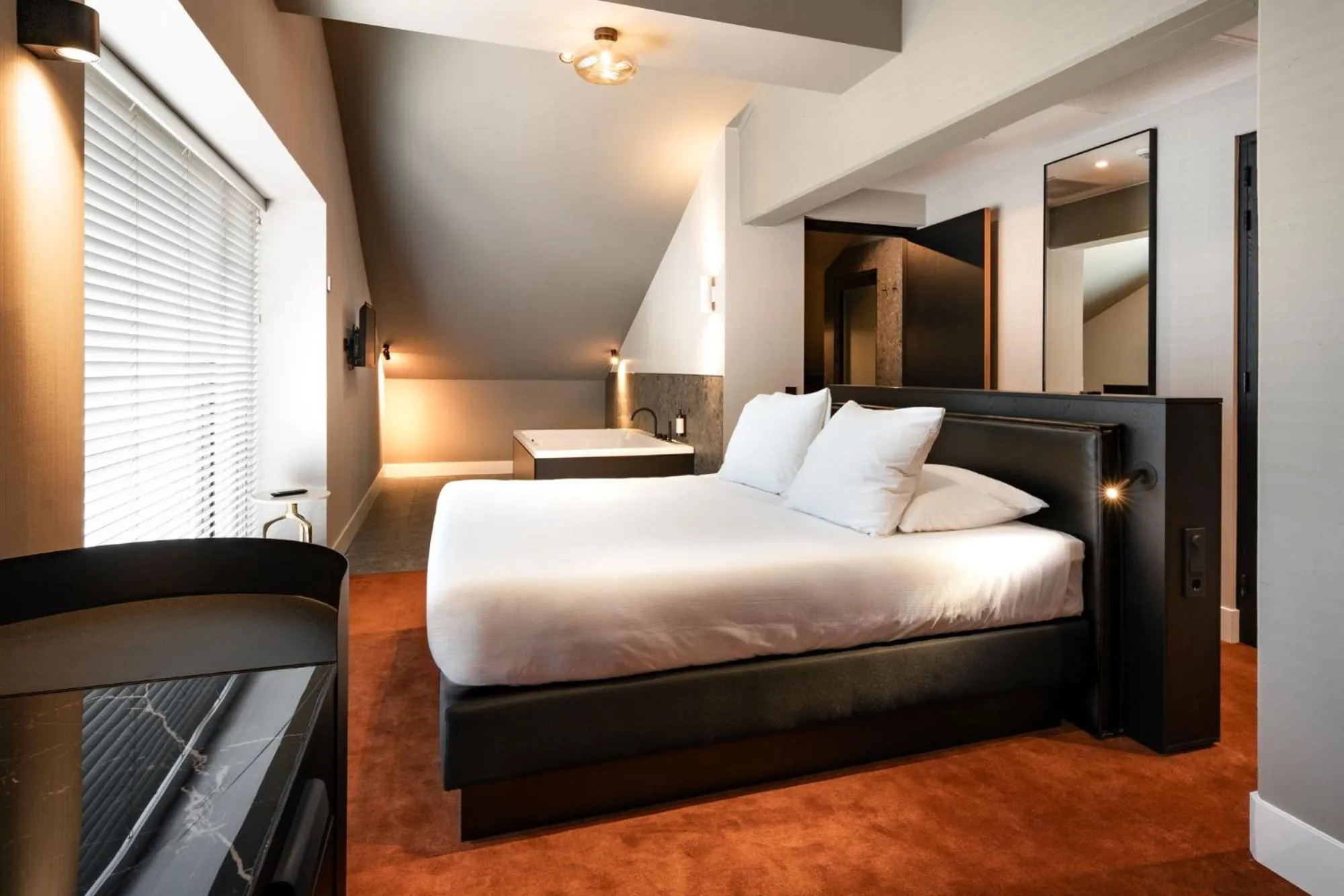 Bed in Van der Valk TheaterHotel De Oranjerie