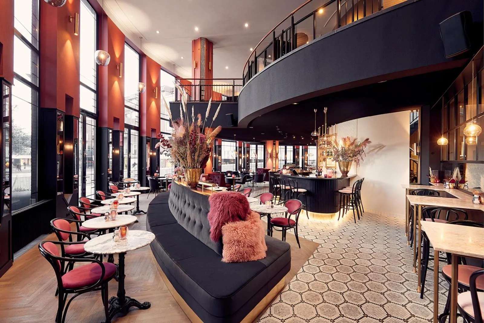 Restaurant/places to eat in Van der Valk TheaterHotel De Oranjerie