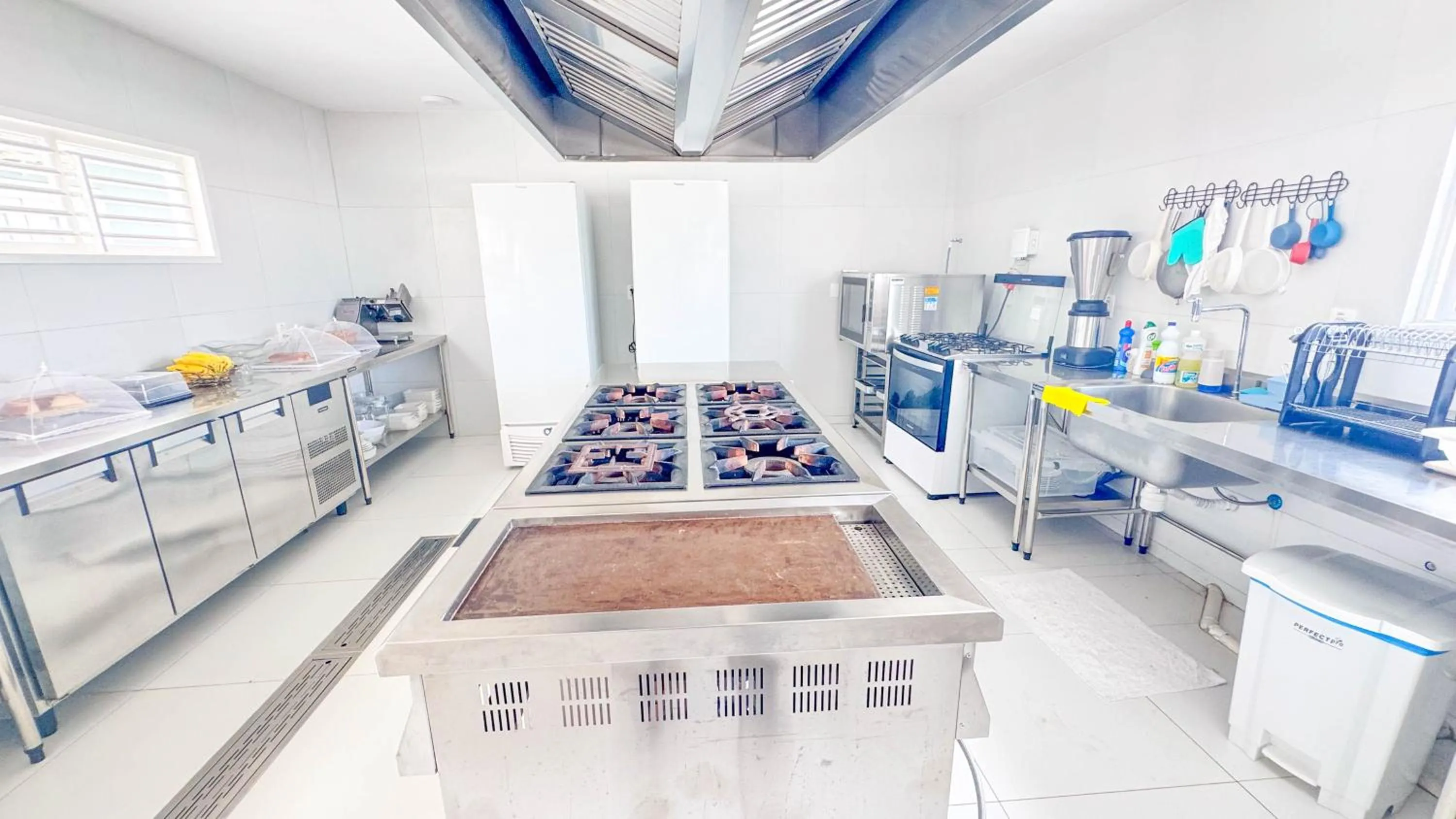 kitchen, Bed in Pousada Diane