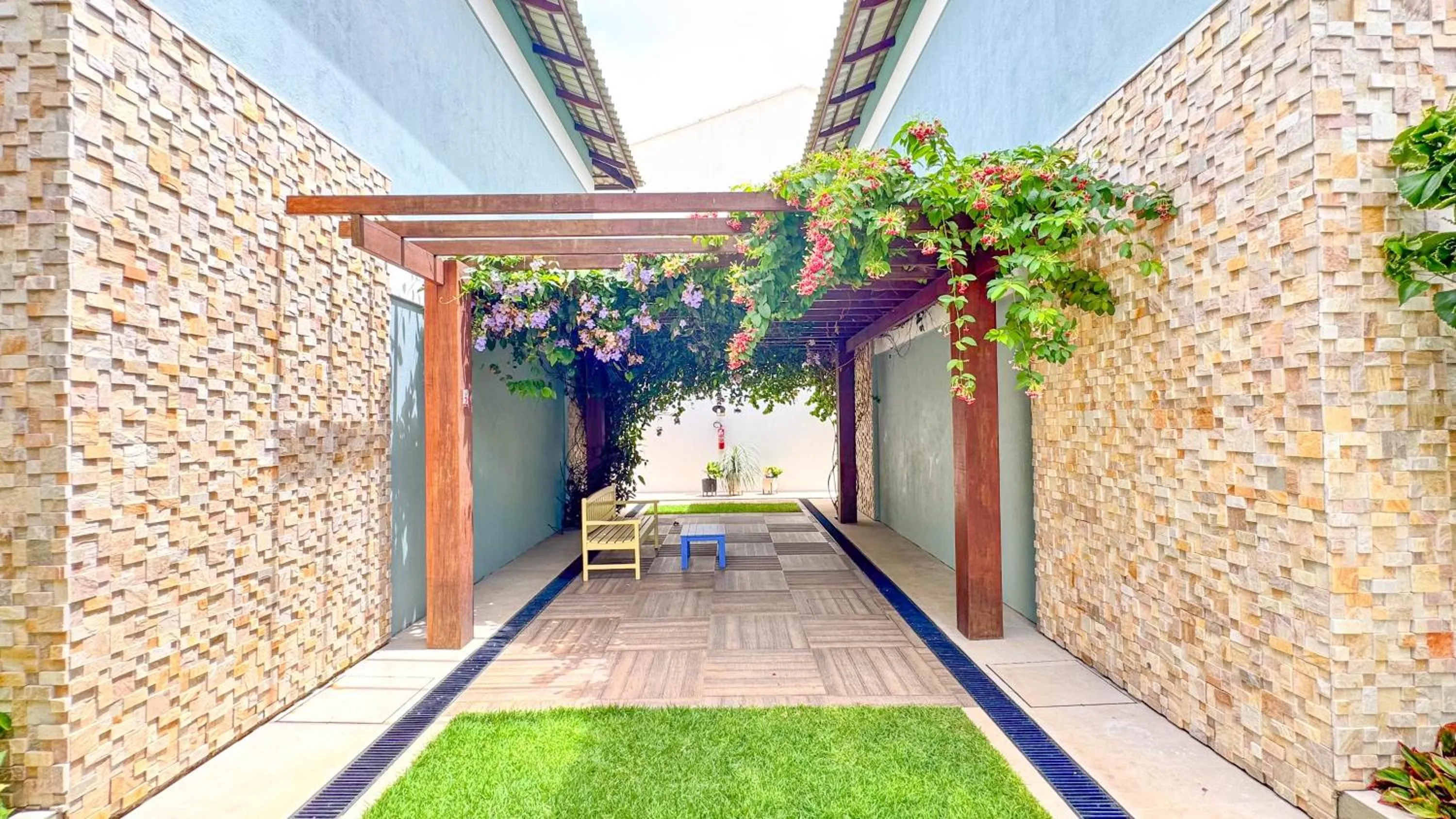 Property building in Pousada Diane