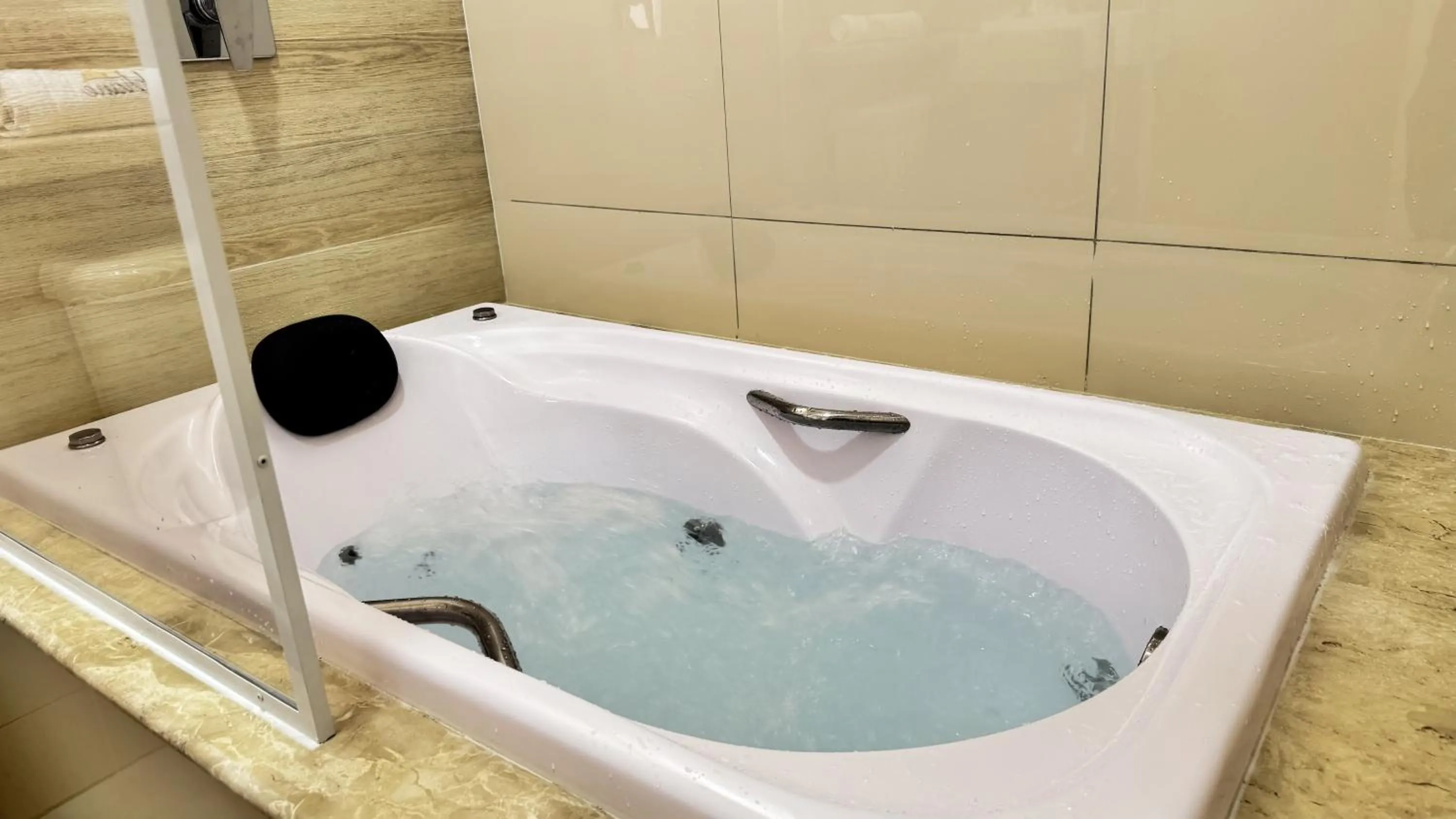 Hot Tub in Pousada Diane