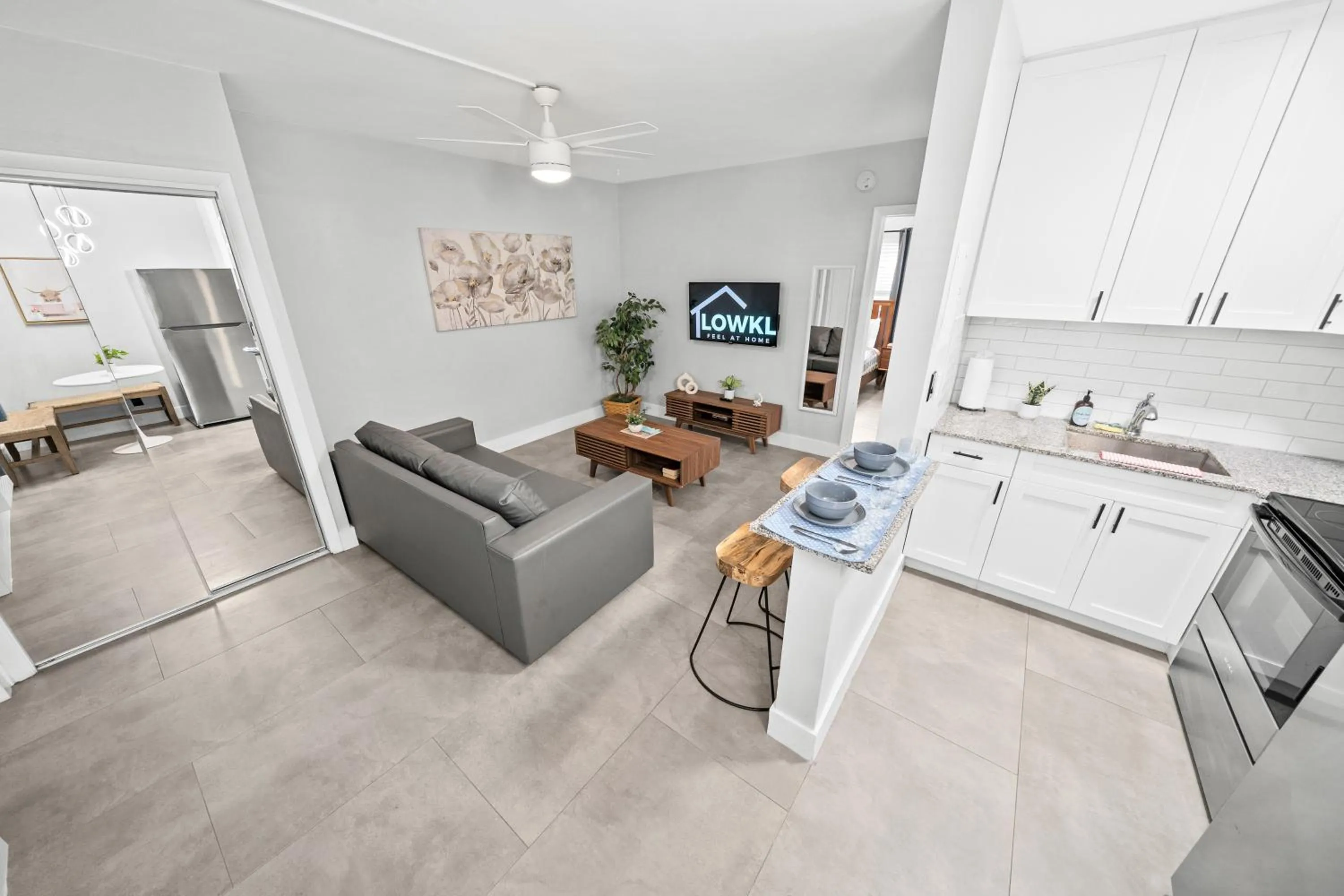 Living room in Holiday Park Apartments by Lowkl