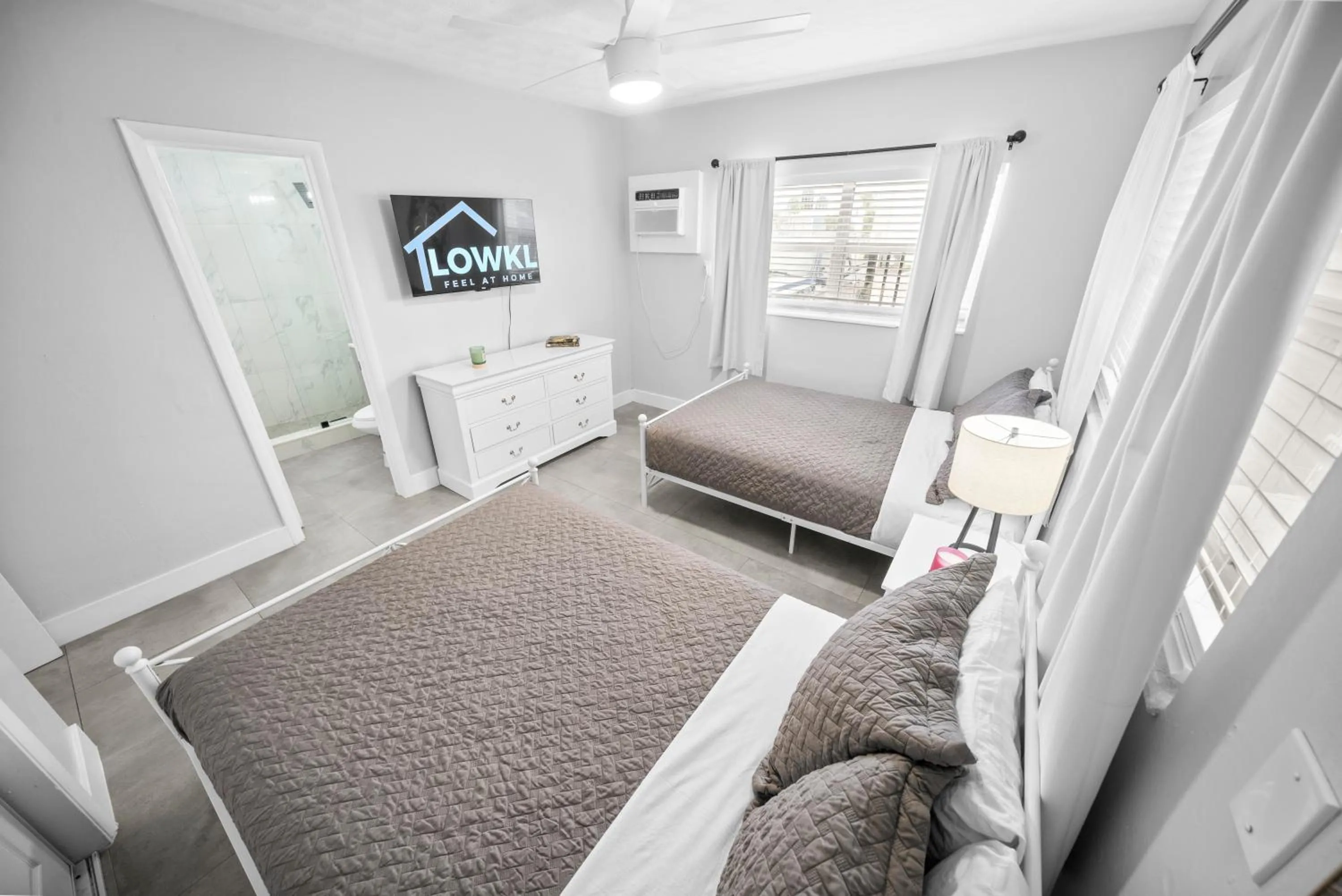 Bed in Holiday Park Apartments by Lowkl