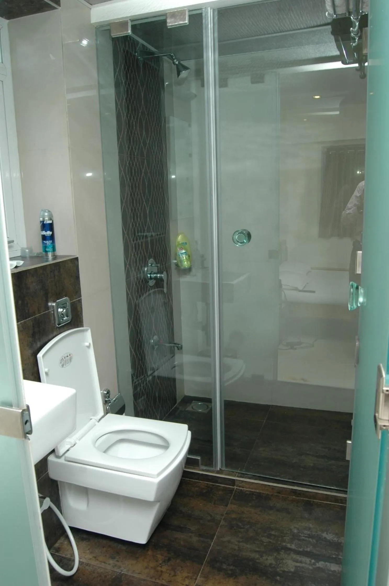 Bathroom in Hotel Causeway, Colaba