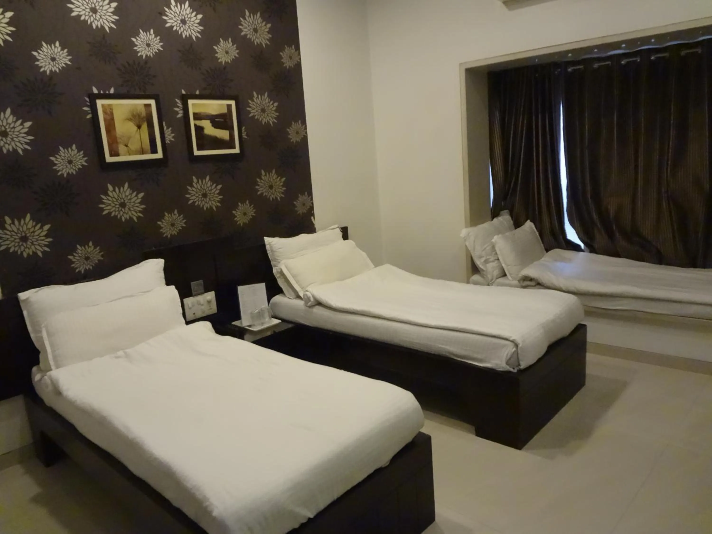 Bedroom, Bed in Hotel Causeway, Colaba