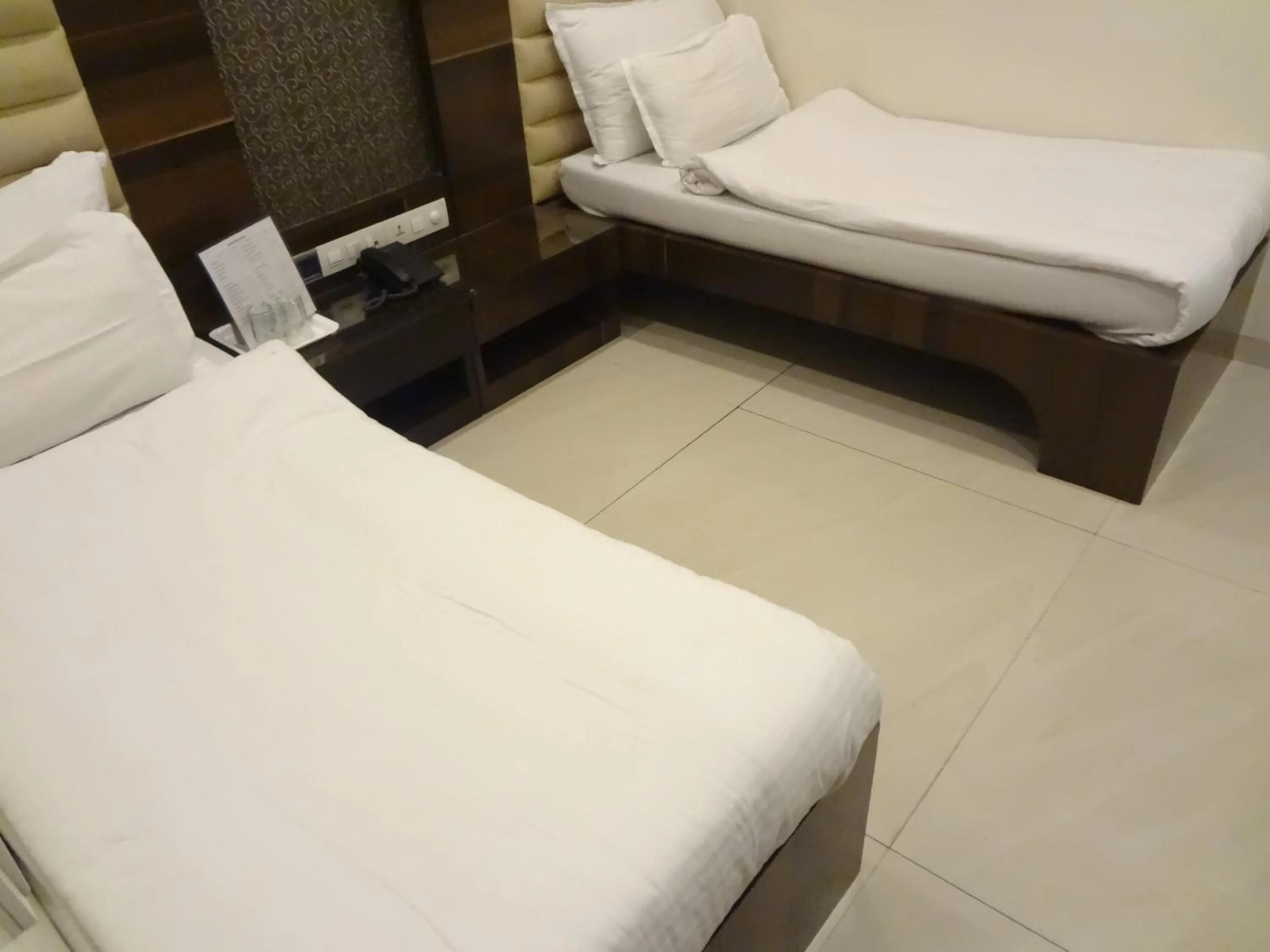 Bedroom, Bed in Hotel Causeway, Colaba