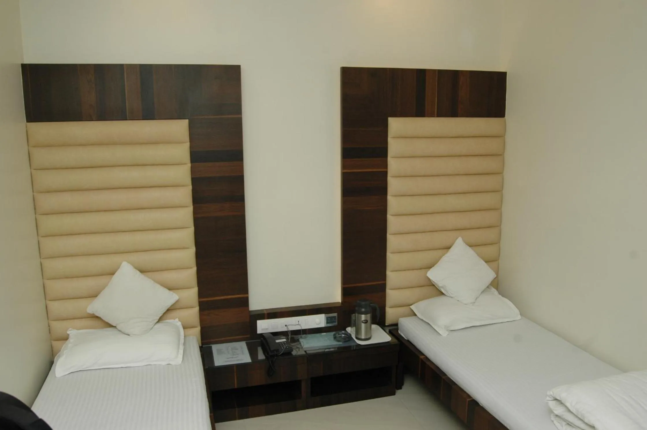 Bed in Hotel Causeway, Colaba