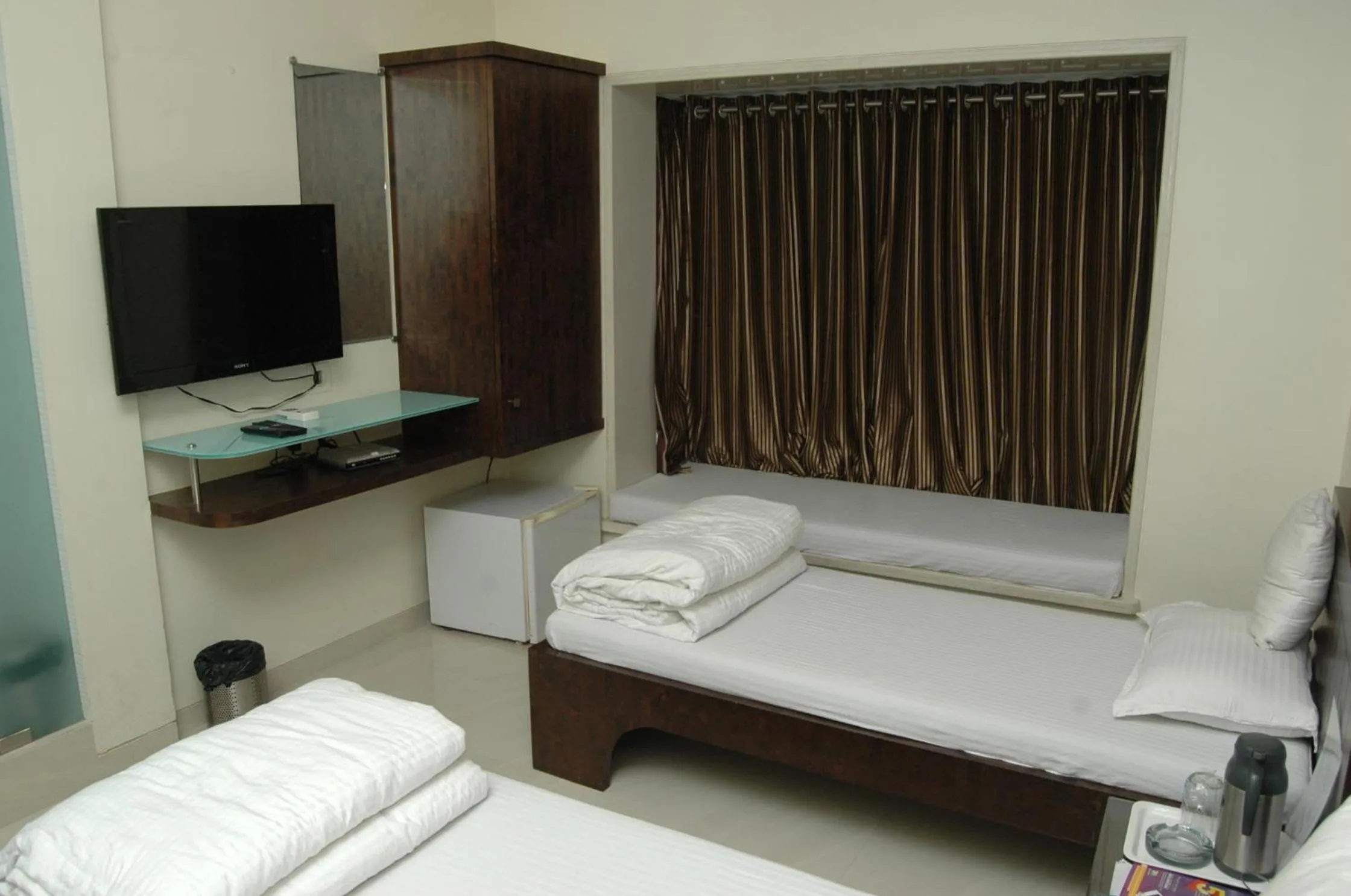 Bed in Hotel Causeway, Colaba