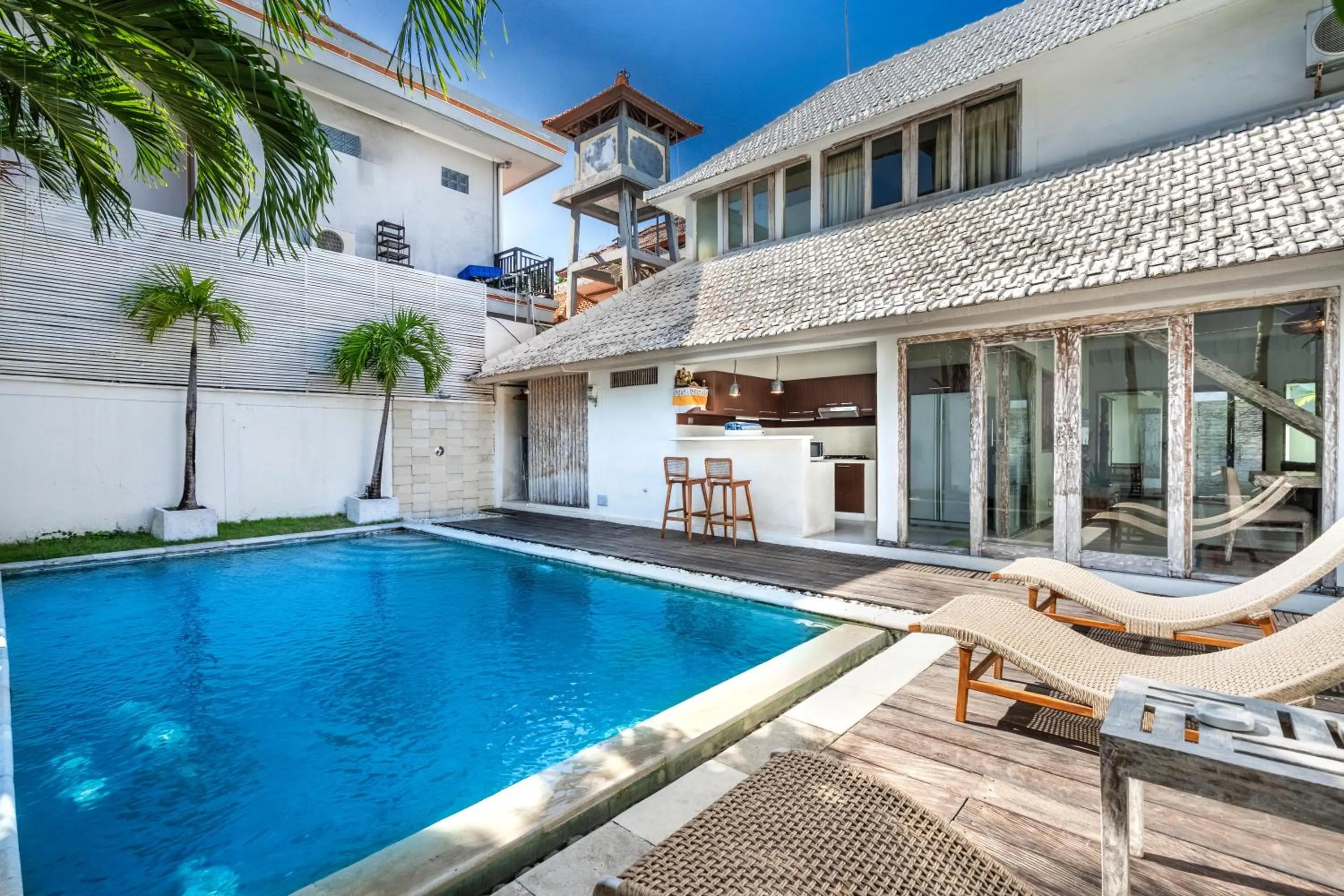 sunbed in Villa Oberoi