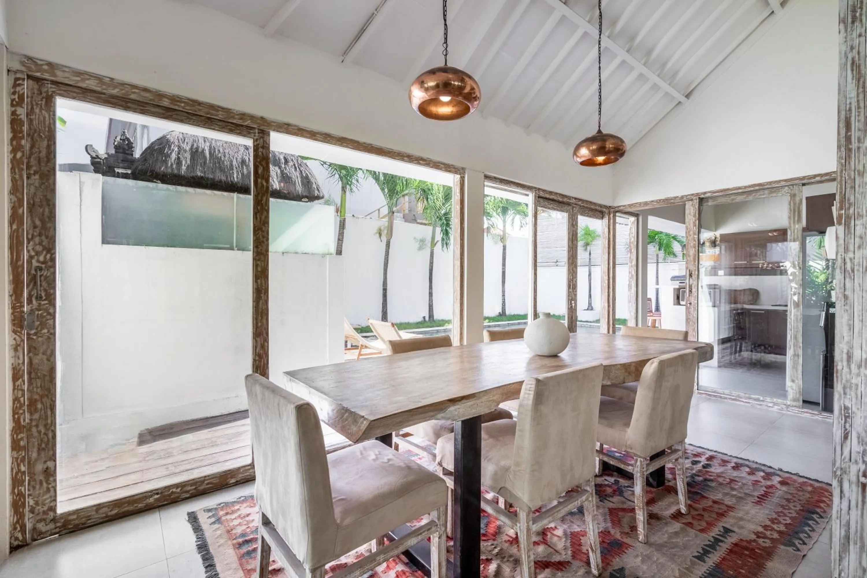 Dining area in Villa Oberoi