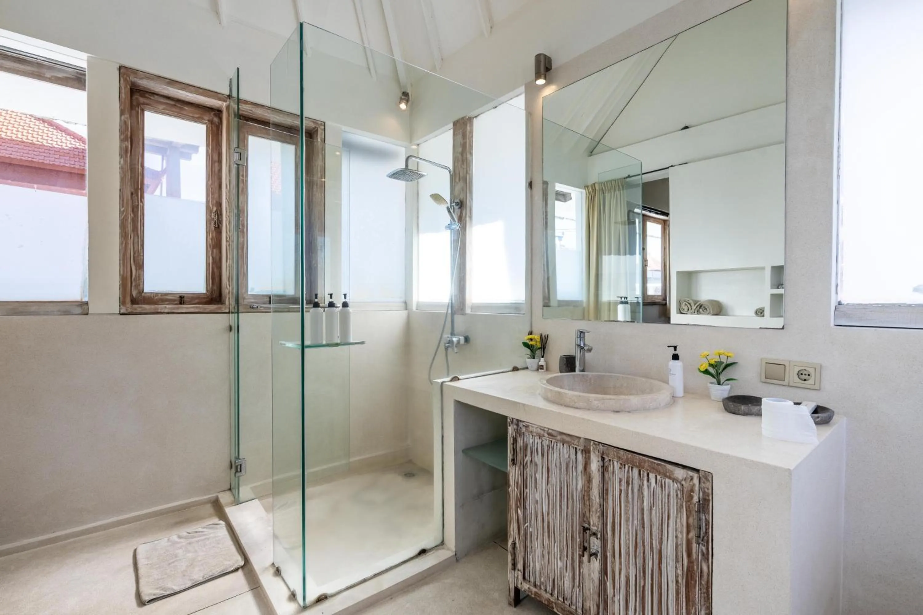 Shower in Villa Oberoi