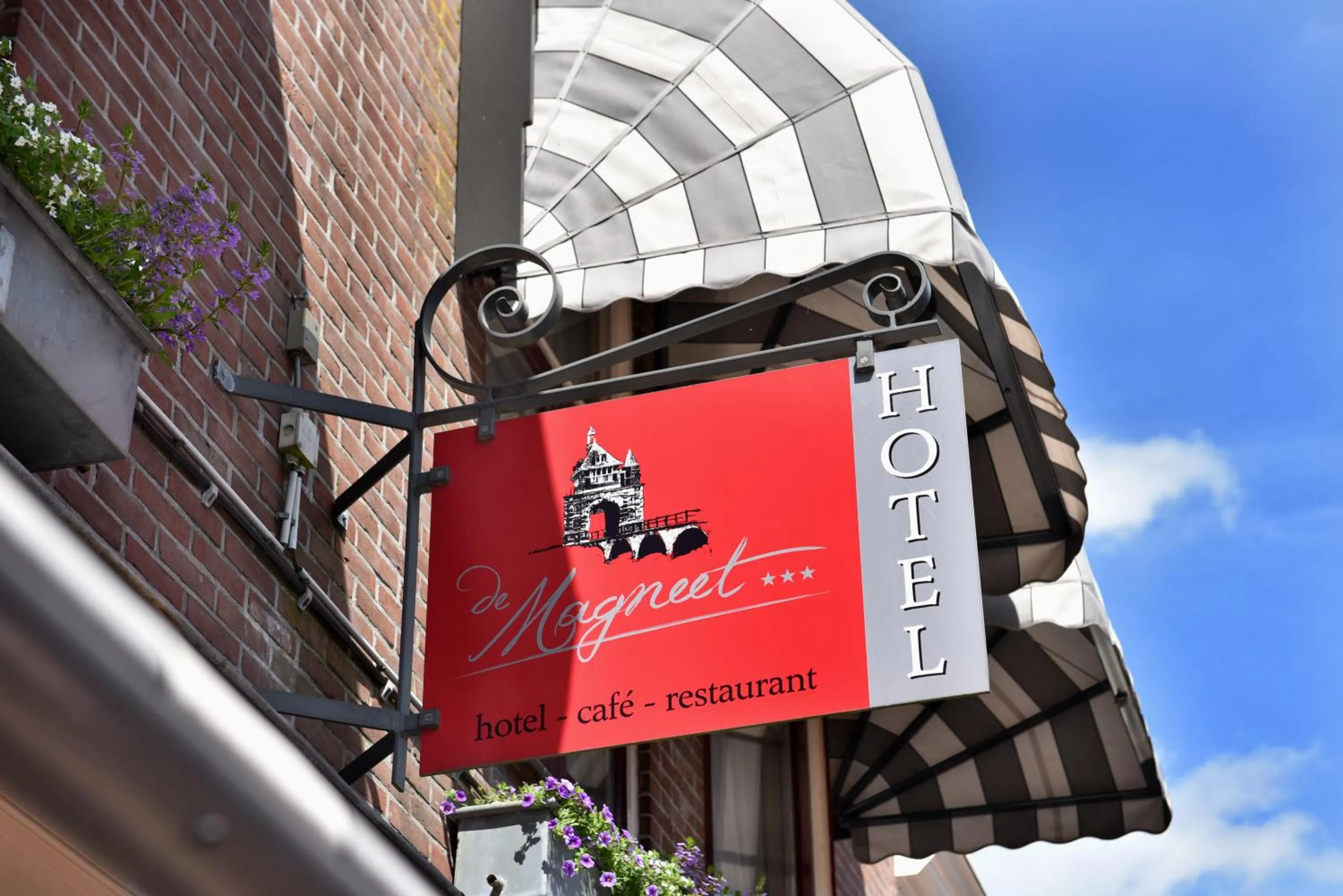 Facade/entrance in Hotel de Magneet