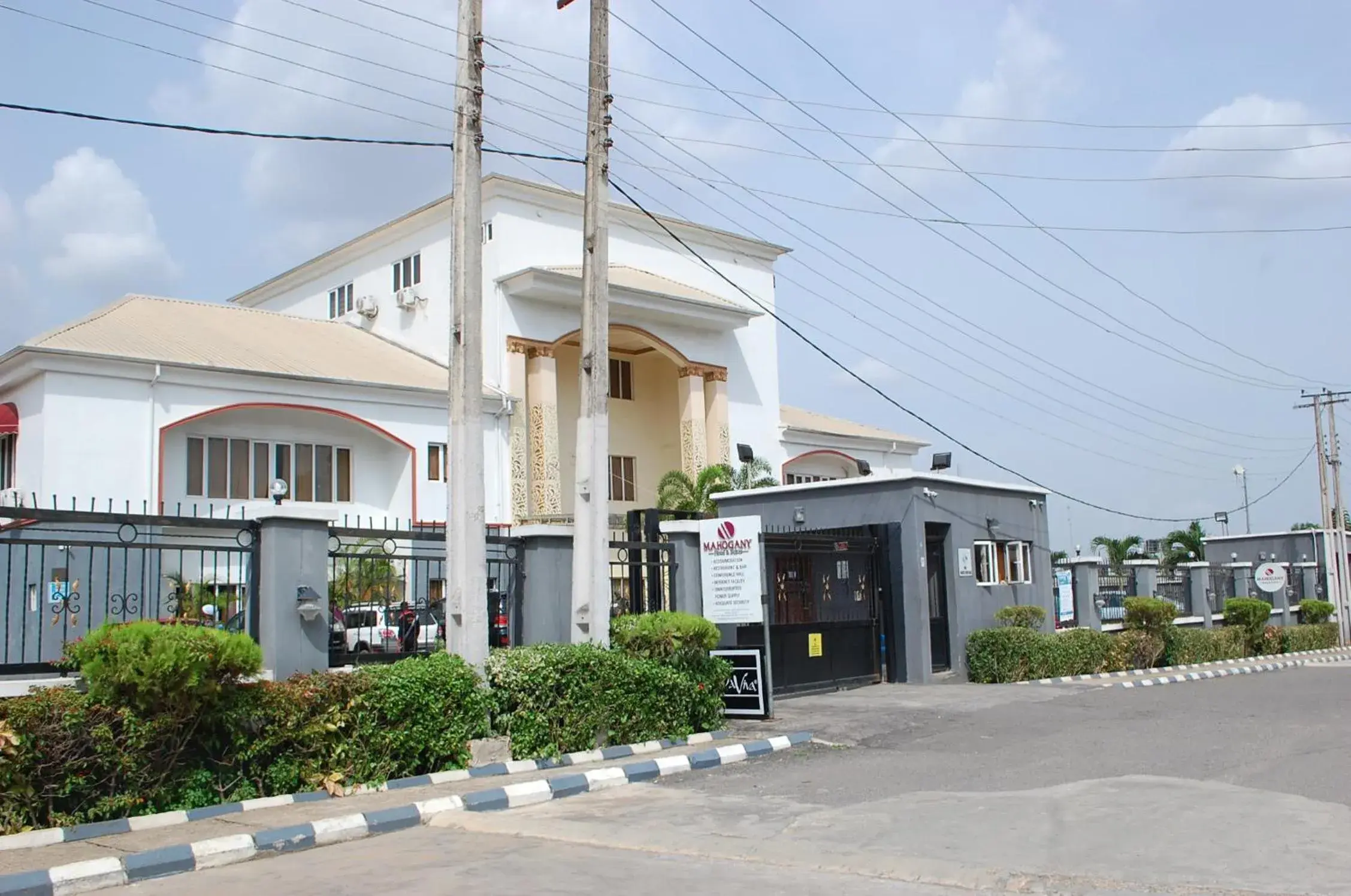 MAHOGANY HOTEL AND SUITES MAHOGANY HOTEL AND SUITES