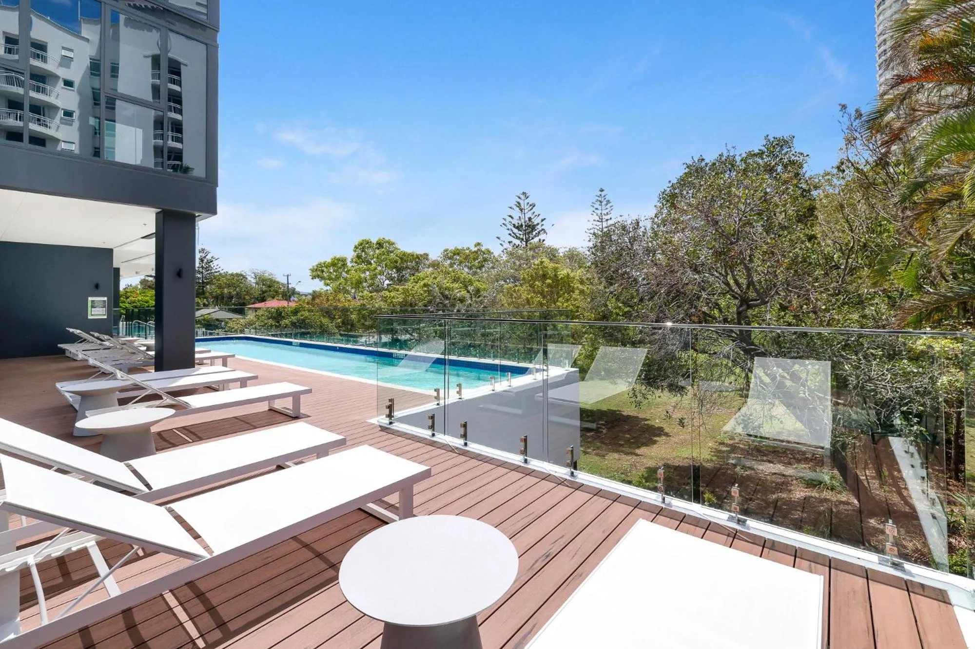 Swimming pool in Sandbar Burleigh - Official