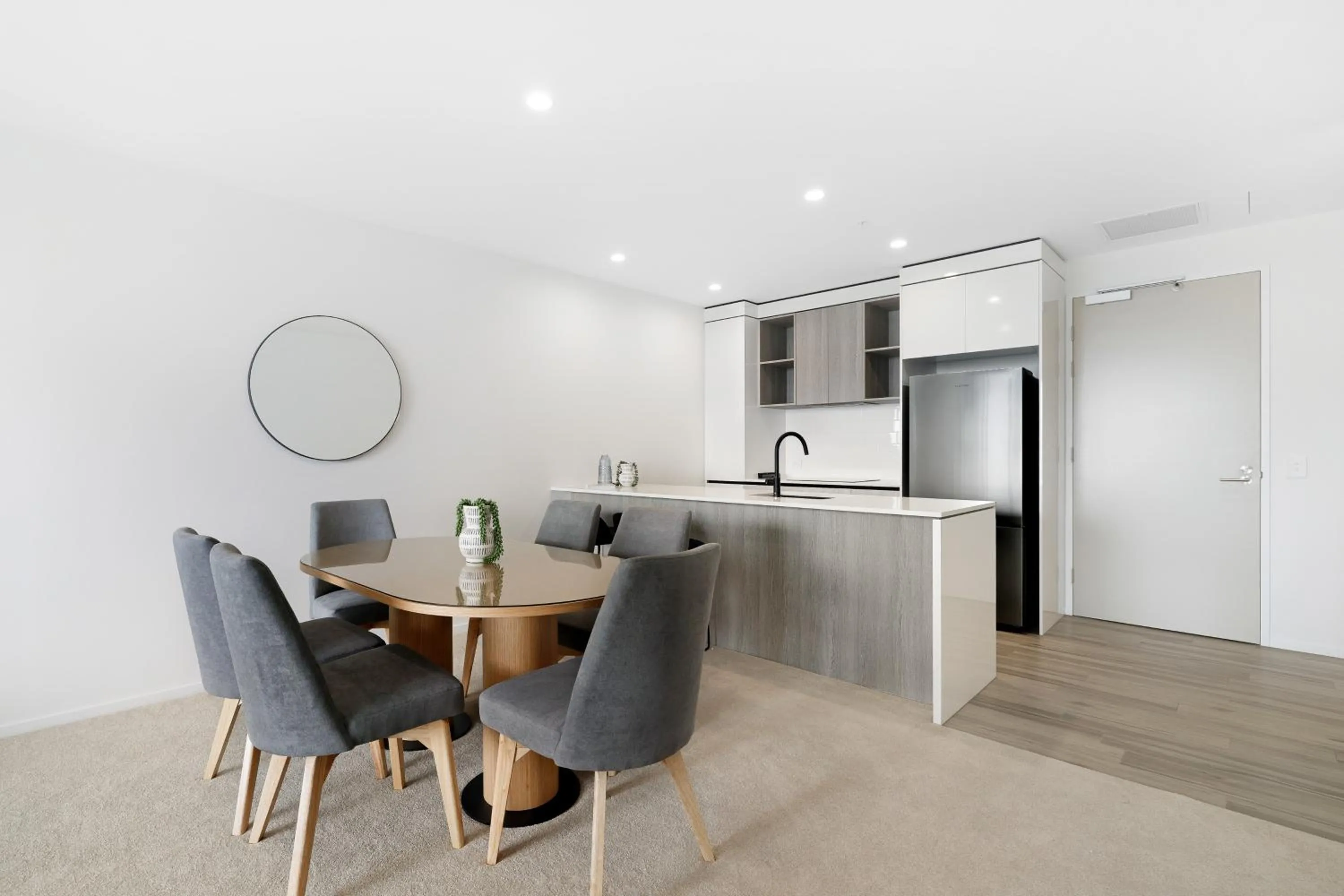 Dining area in Sandbar Burleigh - Official