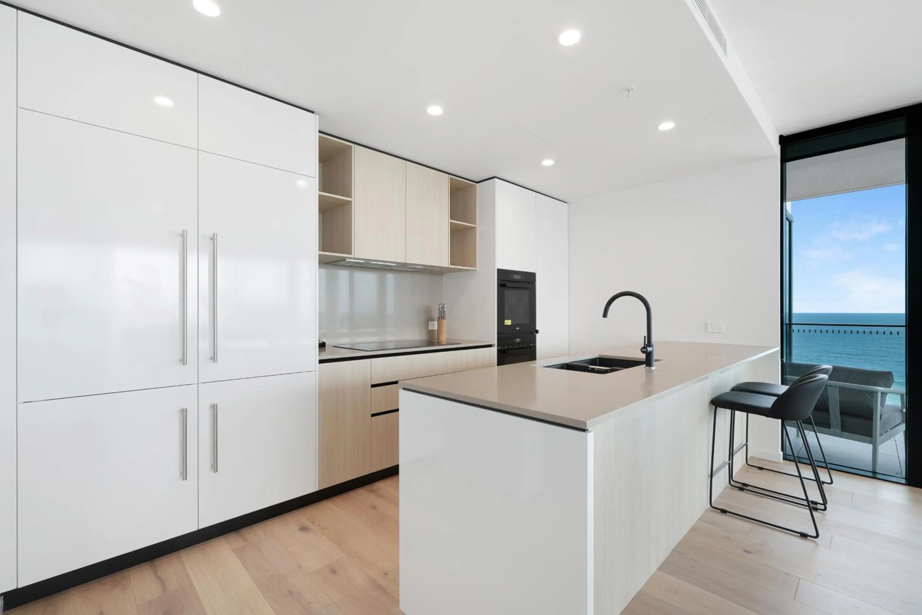 Kitchen or kitchenette in Sandbar Burleigh - Official