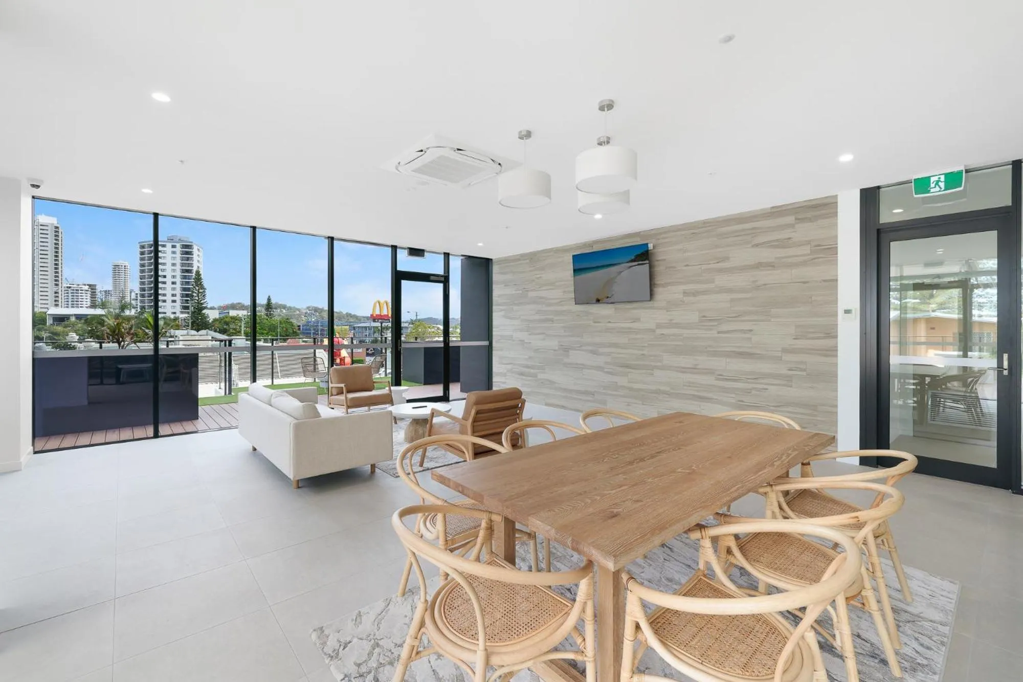 Communal lounge/ TV room in Sandbar Burleigh - Official