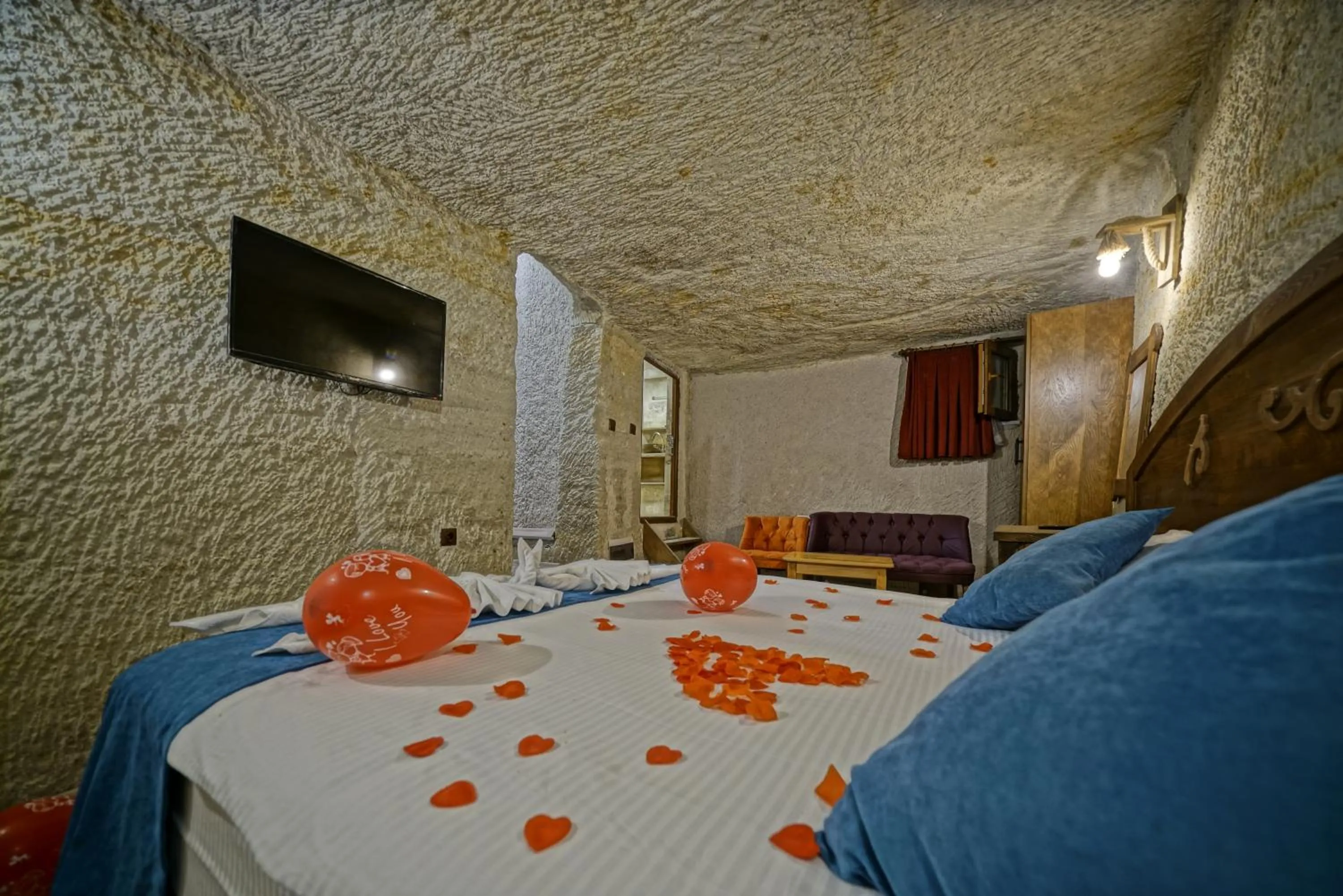 Photo of the whole room, Bed in Cappa Cave Hotel