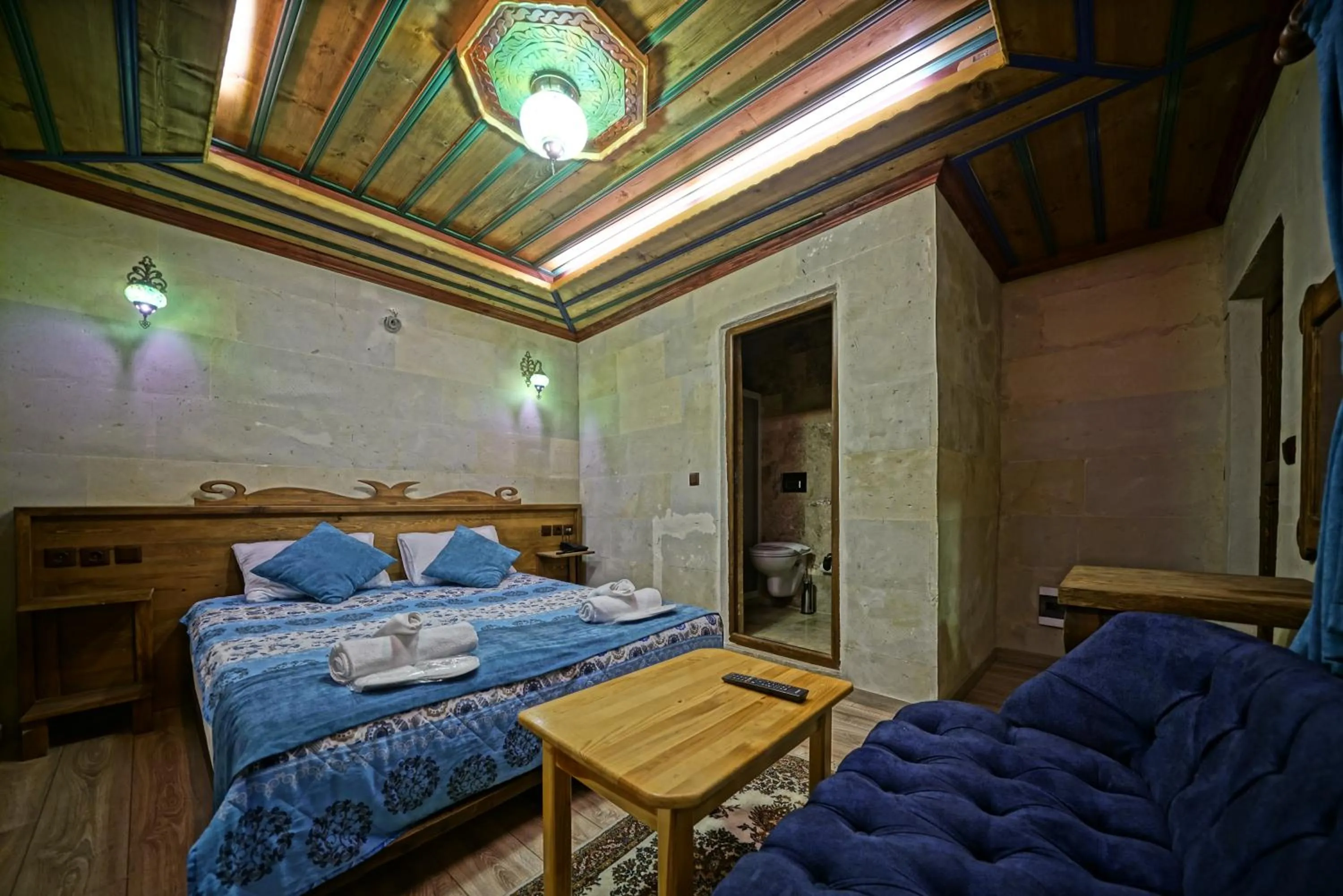 Toilet, Bed in Cappa Cave Hotel