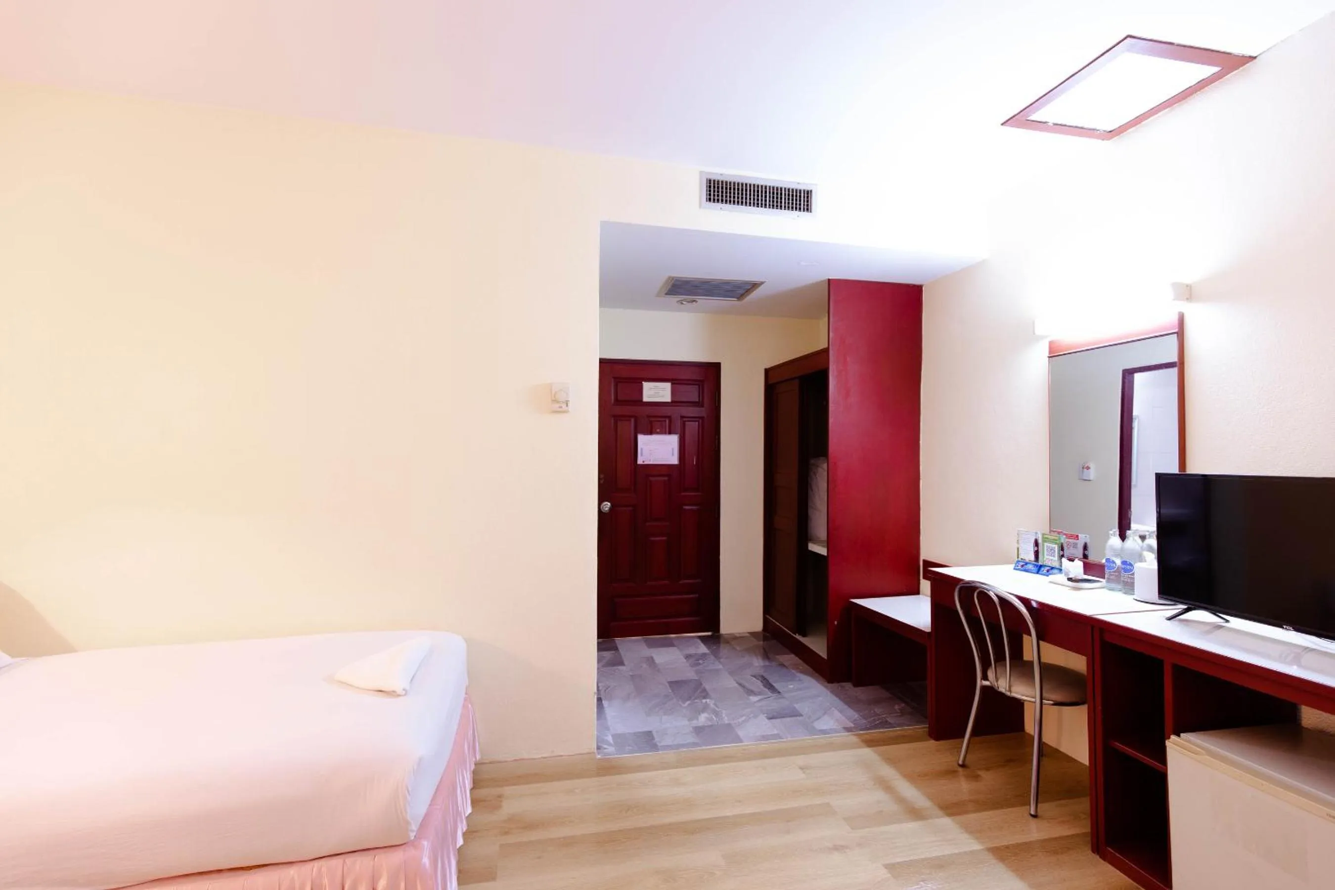 Bedroom, Bed in Chumphon Palace Hotel