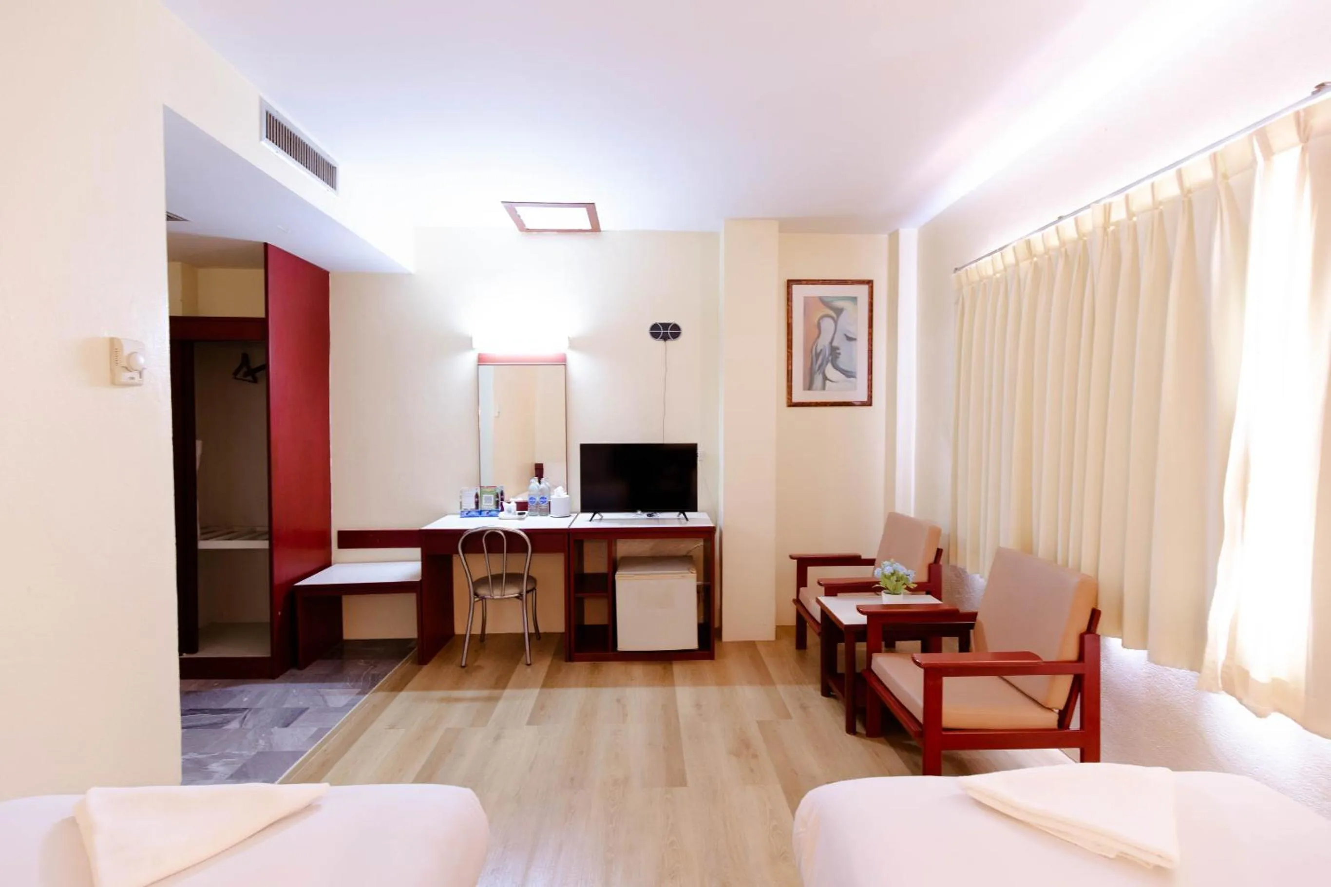 Bedroom, Bed in Chumphon Palace Hotel