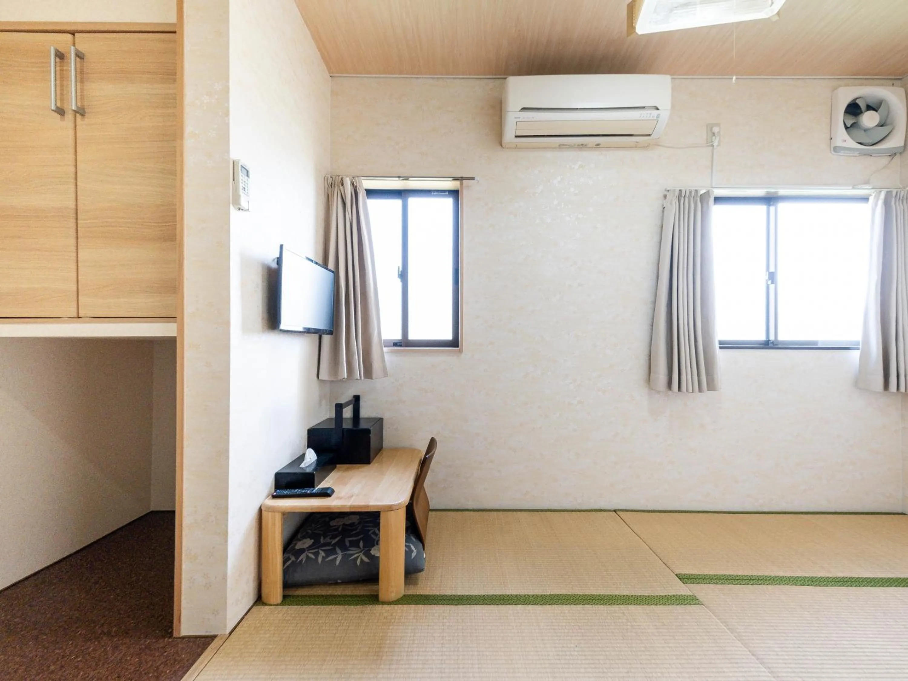 Photo of the whole room in Fuji Sakura Onsen Ryokan