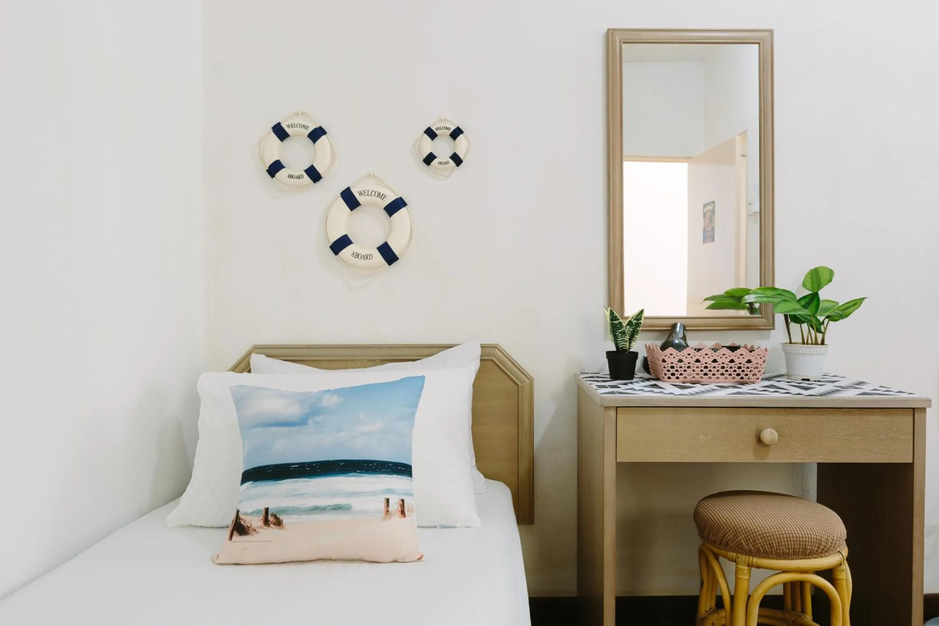 Bed in EE's Seaside House - Homestay 3 min walk to beach