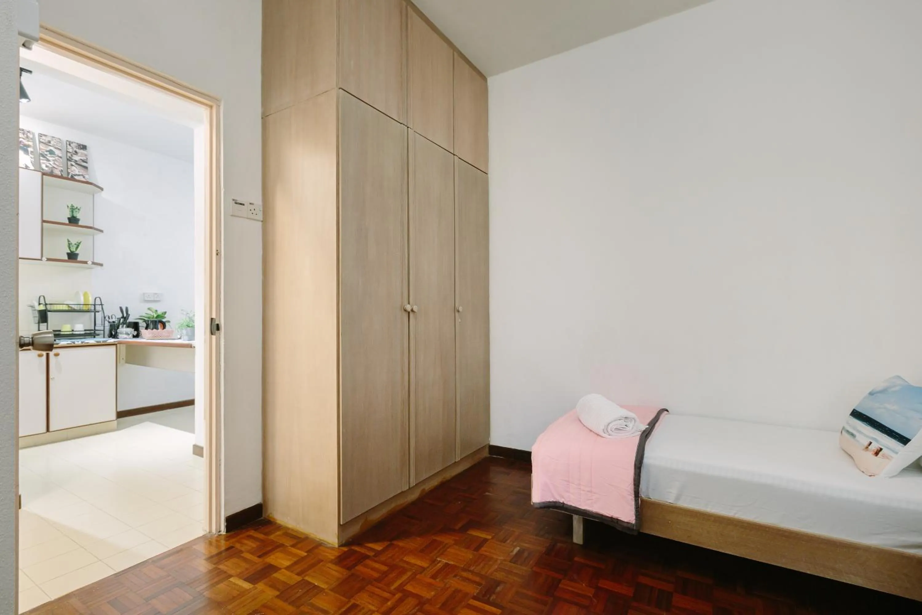 Bed in EE's Seaside House - Homestay 3 min walk to beach