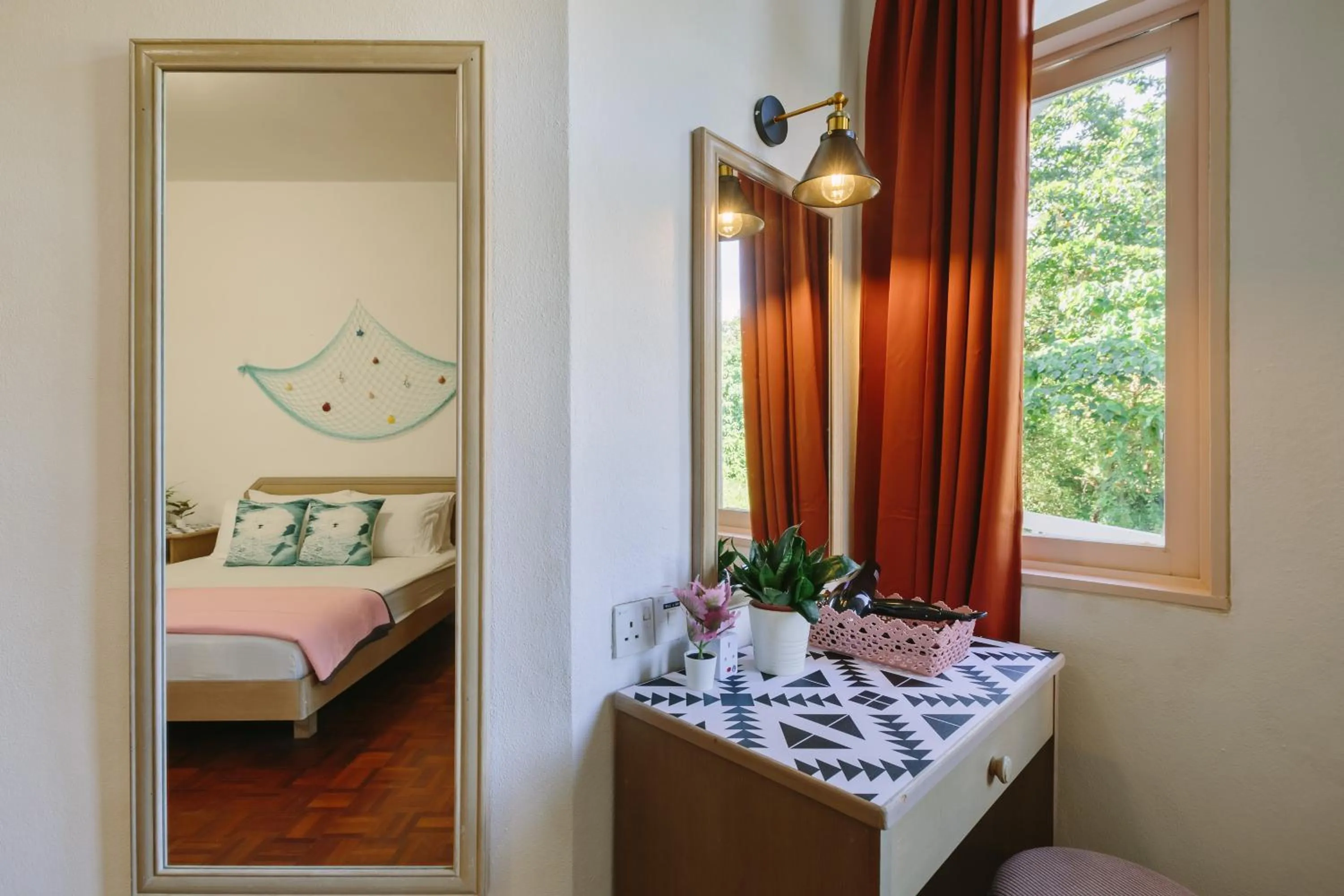 Bed in EE's Seaside House - Homestay 3 min walk to beach